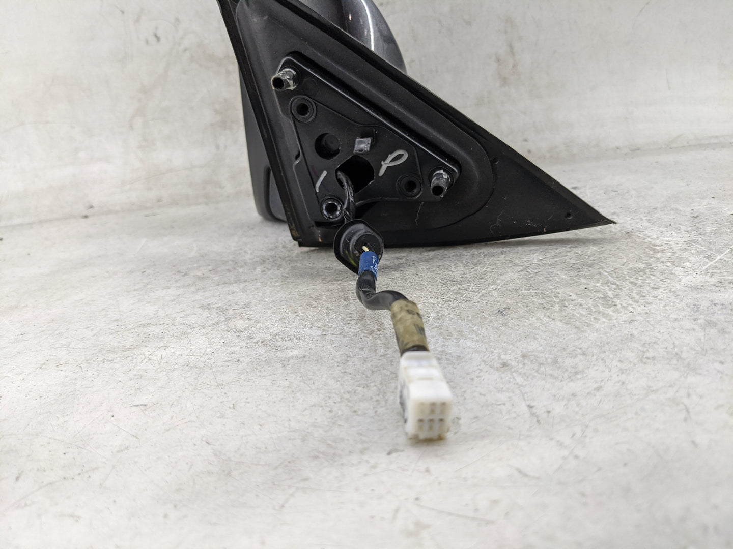 2012-2014 Toyota Camry Driver Side View Mirror - Left Door Mirror OEM Used - Oemusedautoparts1.com