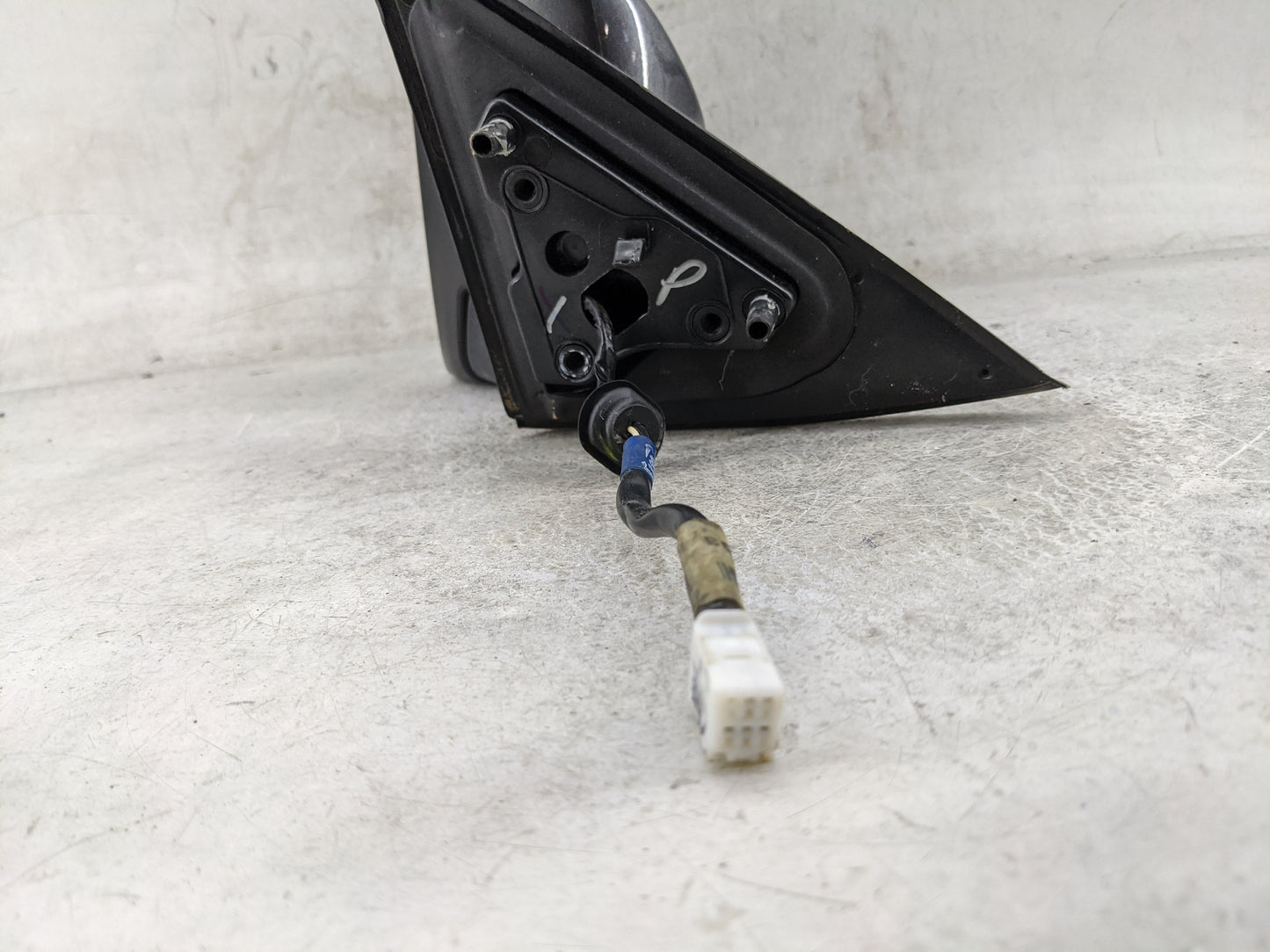 2012-2014 Toyota Camry Driver Side View Mirror - Left Door Mirror OEM Used - Oemusedautoparts1.com