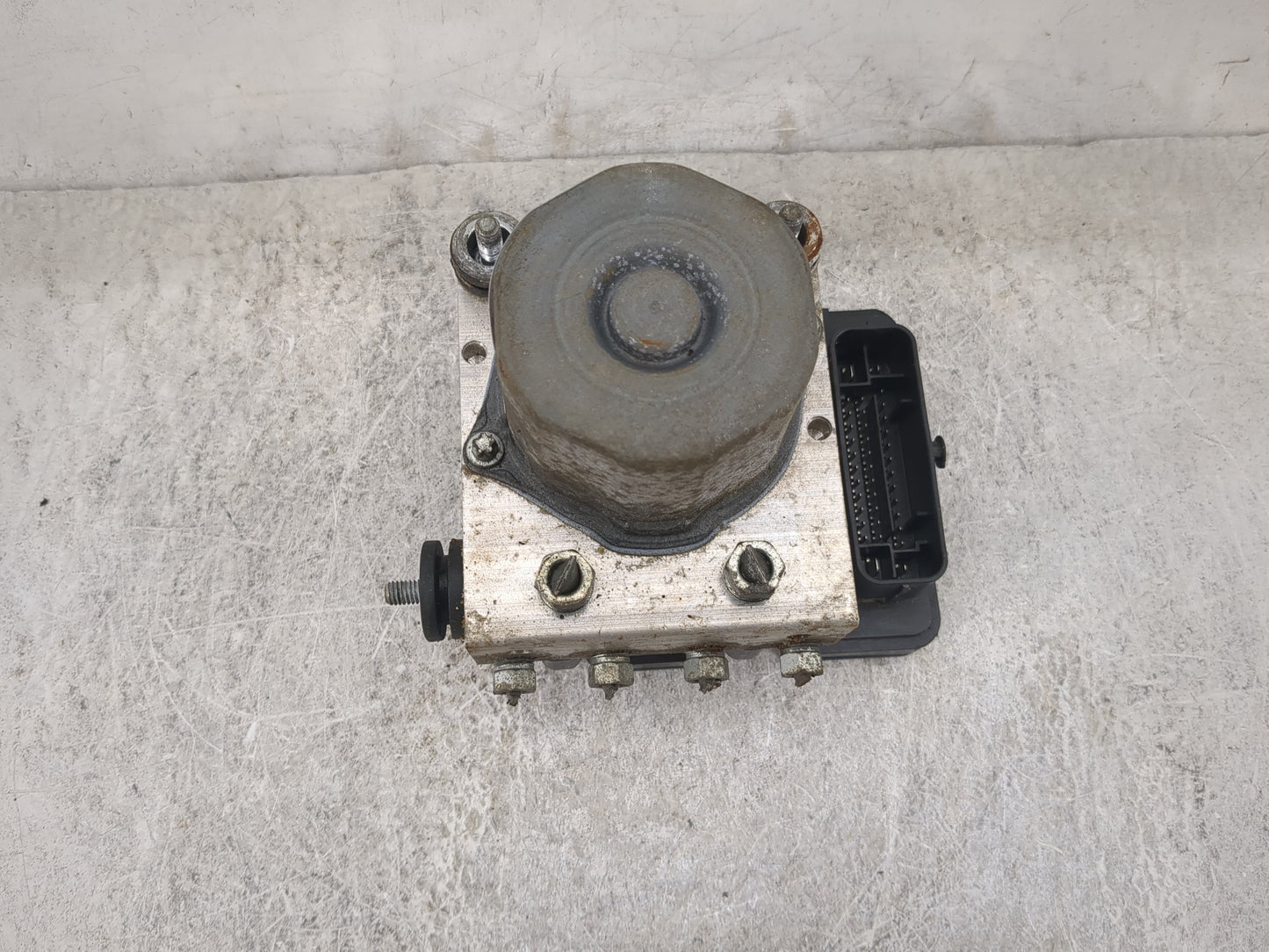 2013-2014 Toyota Camry ABS Pump Control Module Replacement P/N:44540-06080 269501, 89541-06090 Fits Fits 2013 2014 OEM Used 