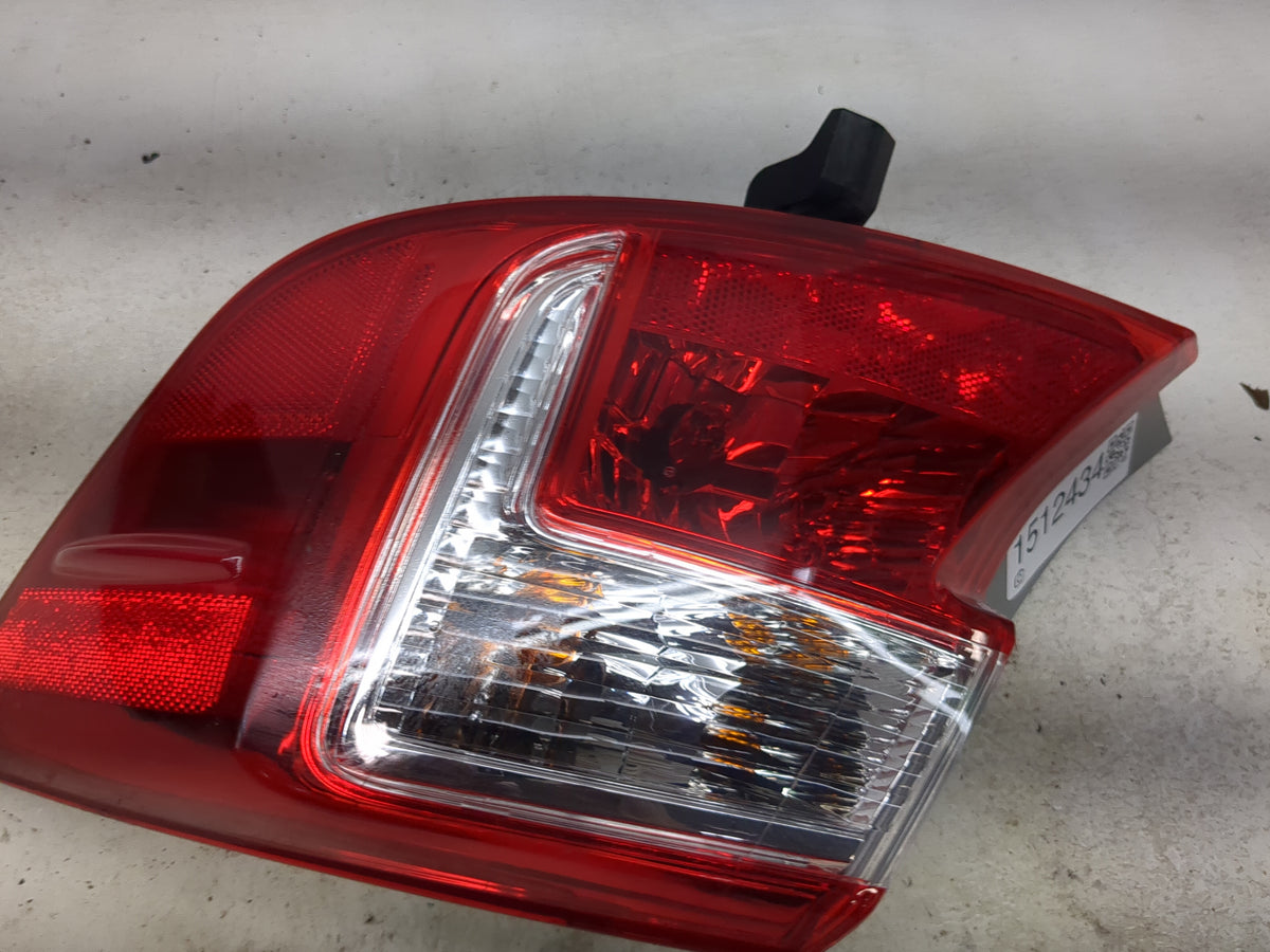 2012-2014 Toyota Camry Passenger Right Side Deck Lid Mounted Tail Light 1512434 - Oemusedautoparts1.com