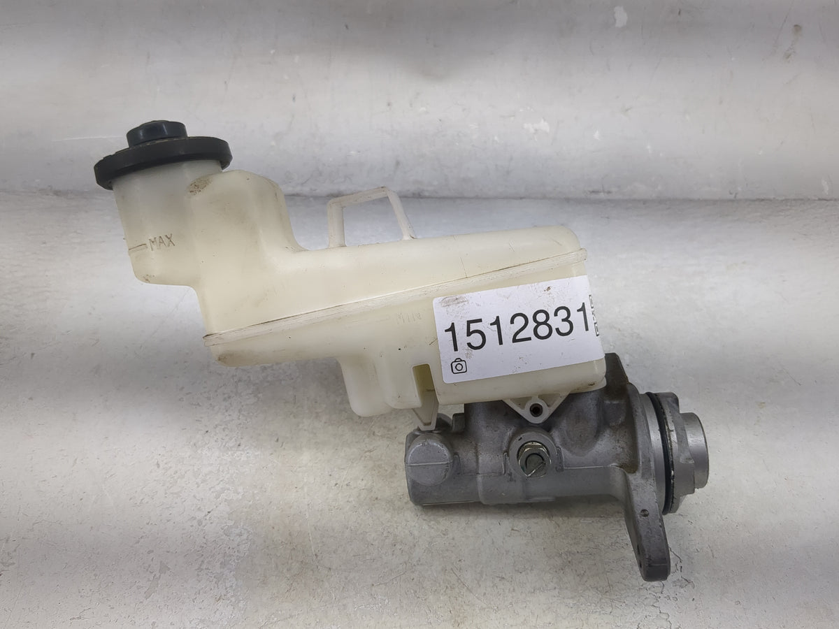 2014-2017 Toyota Camry Brake Master Cylinder 1512831 - Oemusedautoparts1.com
