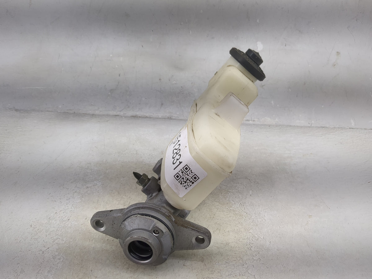 2014-2017 Toyota Camry Brake Master Cylinder 1512831 - Oemusedautoparts1.com