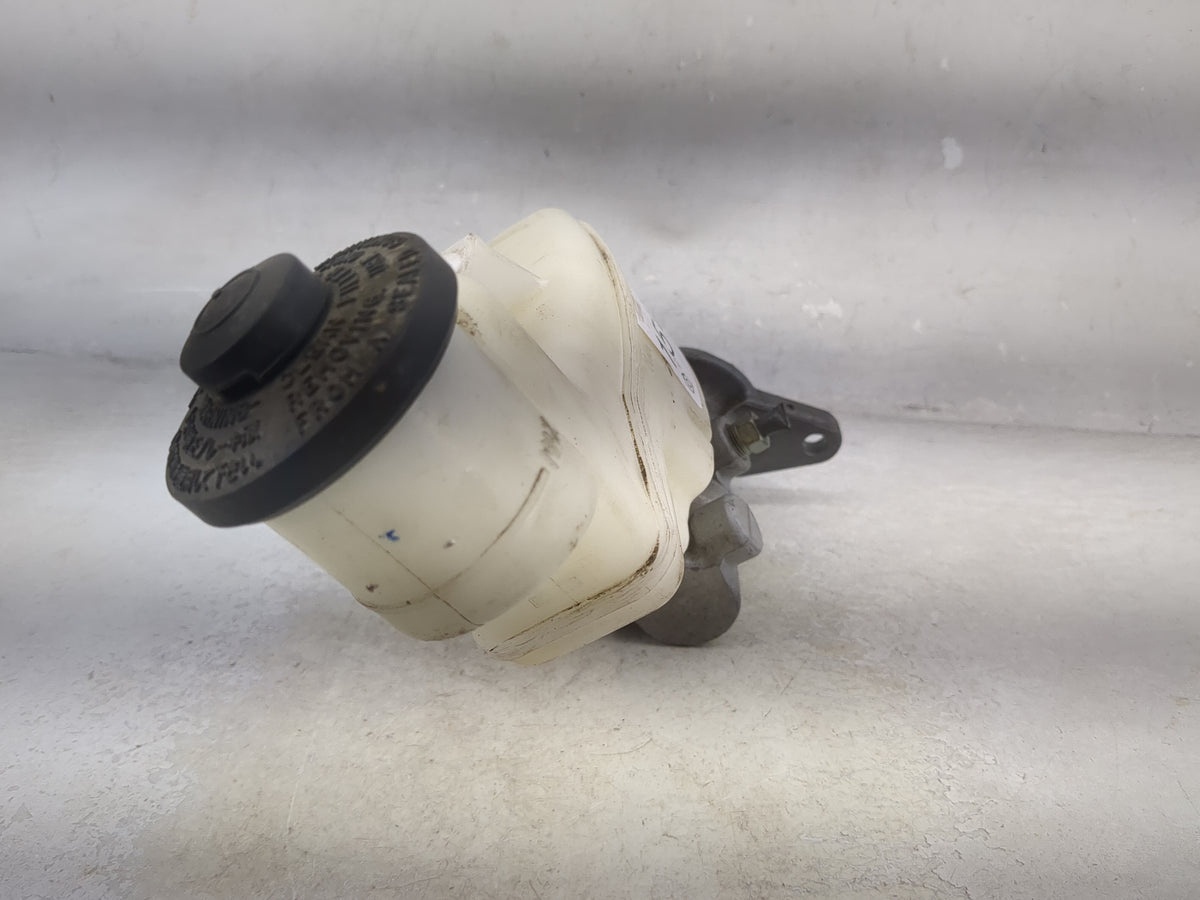 2014-2017 Toyota Camry Brake Master Cylinder 1512831 - Oemusedautoparts1.com