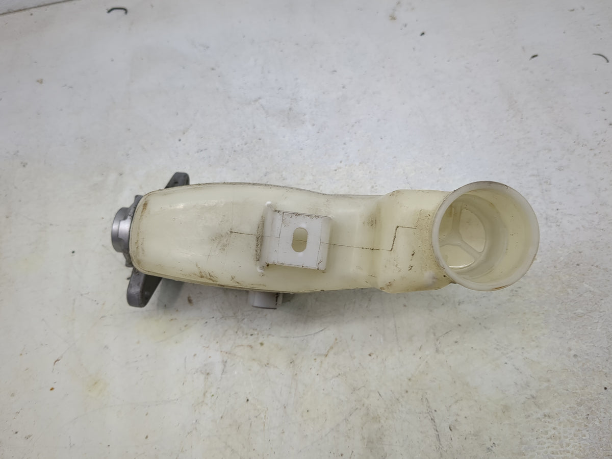 2014-2017 Toyota Camry Brake Master Cylinder 1513116 - Oemusedautoparts1.com