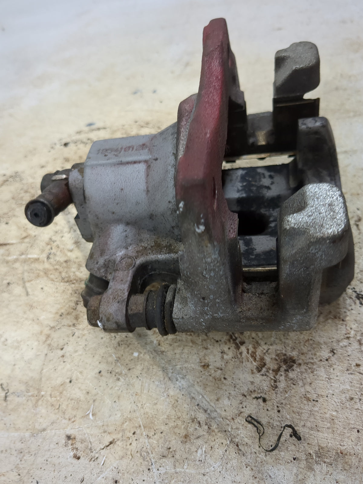 2012-2017 Toyota Camry Rear Passenger Right Brake Caliper 1518737 - Oemusedautoparts1.com