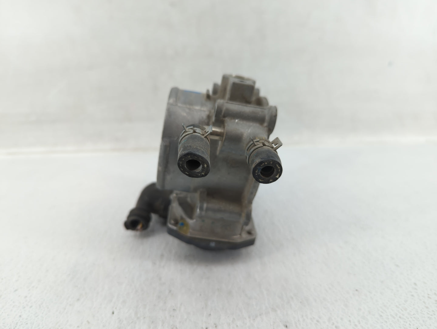 2010-2017 Toyota Camry Throttle Body P/N:22030-0V010 Fits Fits 2009 2010 2011 2012 2013 2014 2015 2016 2017 2018 2019 OEM Us