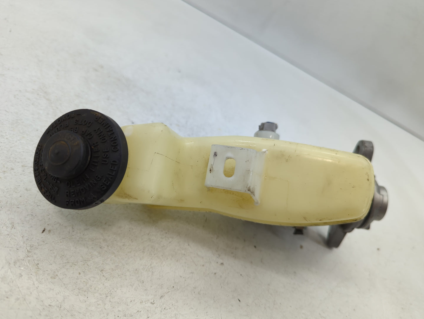 2014-2017 Toyota Camry Brake Master Cylinder - Oemusedautoparts1.com