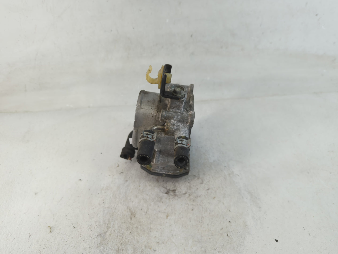2010-2017 Toyota Camry Throttle Body P/N:22030-0V010 Fits Fits 2009 2010 2011 2012 2013 2014 2015 2016 2017 2018 2019 OEM Us