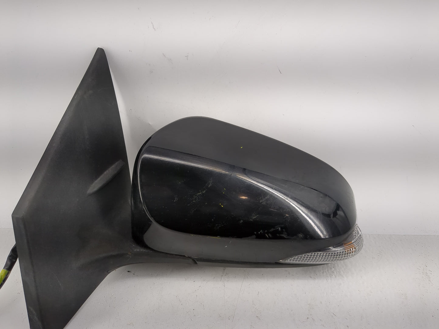 2014-2019 Toyota Corolla Driver Side View Mirror - Left Door Mirror OEM Used - Oemusedautoparts1.com