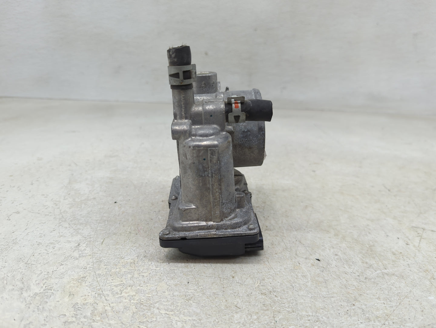 2011-2019 Toyota Corolla Throttle Body P/N:22030-0T080 Fits Fits 2011 2012 2013 2014 2015 2016 2017 2018 2019 OEM Used Auto 