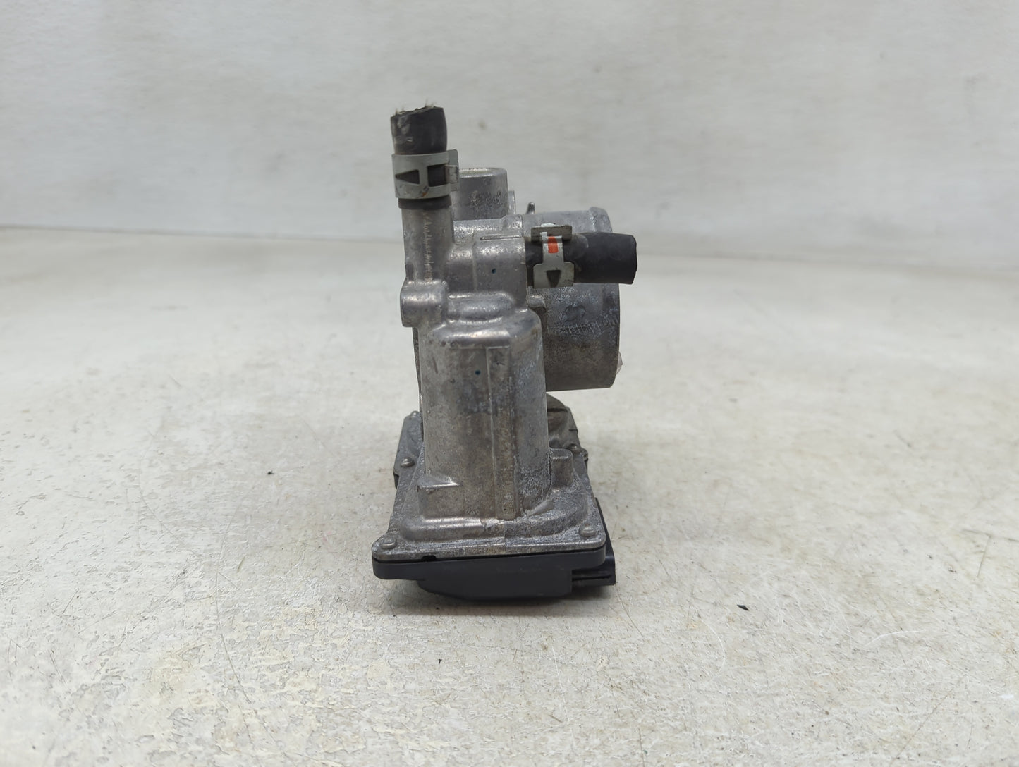 2011-2019 Toyota Corolla Throttle Body P/N:22030-0T080 Fits Fits 2011 2012 2013 2014 2015 2016 2017 2018 2019 OEM Used Auto 