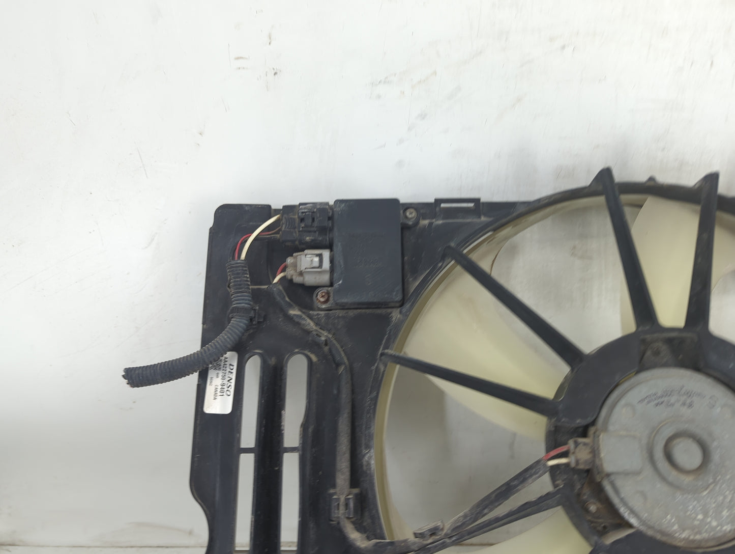 2014-2019 Toyota Corolla Electric Radiator Cooling Fan Motor Assembly P/N:AA422750-9401 422750-9401 Fits OEM Used Auto Parts
