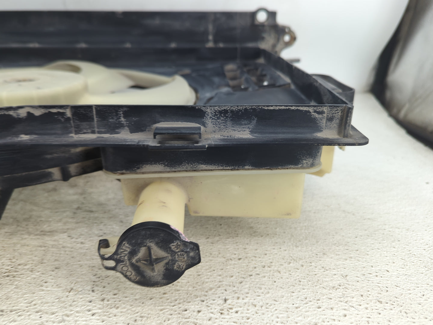 2014-2019 Toyota Corolla Electric Radiator Cooling Fan Motor Assembly P/N:AA422750-9401 422750-9401 Fits OEM Used Auto Parts
