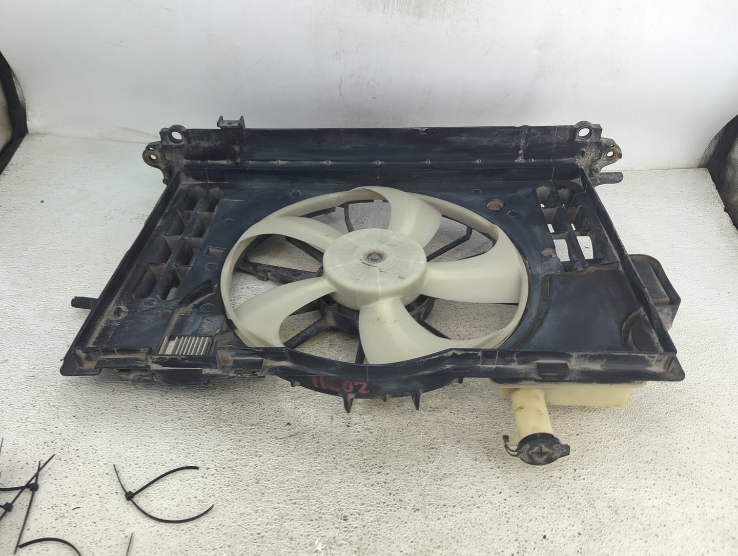 2014-2019 Toyota Corolla Electric Radiator Cooling Fan Motor Assembly P/N:AA422750-9401 422750-9401 Fits OEM Used Auto Parts