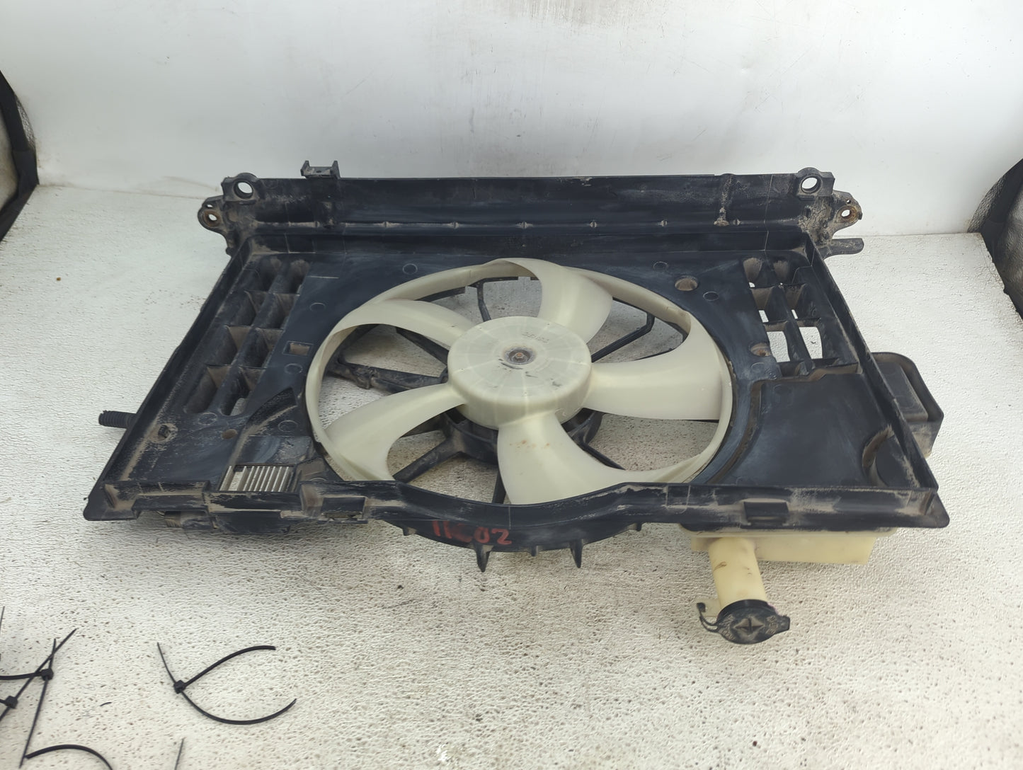 2014-2019 Toyota Corolla Electric Radiator Cooling Fan Motor Assembly P/N:AA422750-9401 422750-9401 Fits OEM Used Auto Parts