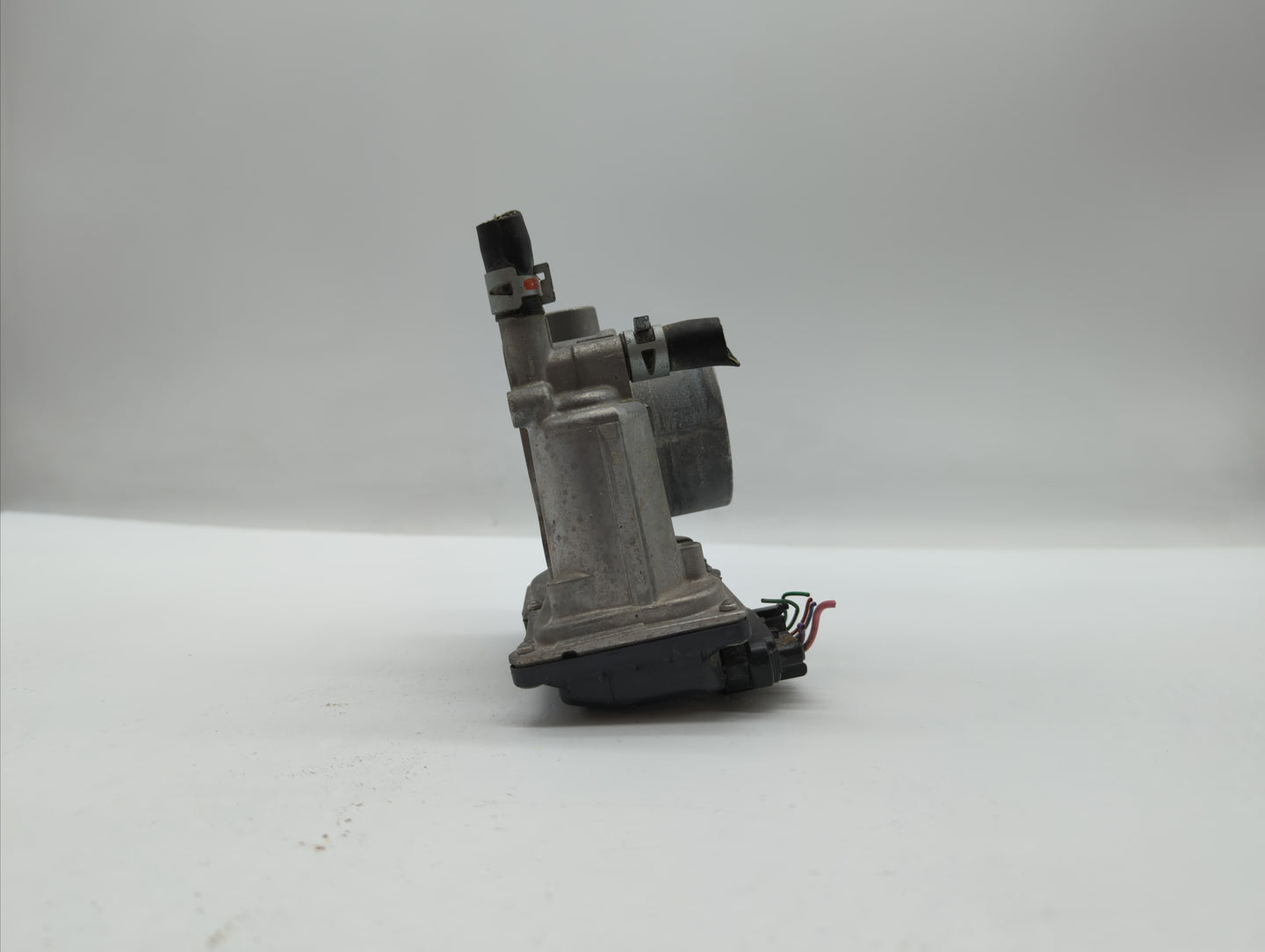 2011-2018 Toyota Corolla Throttle Body P/N:22030-0T080 Fits Fits 2011 2012 2013 2014 2015 2016 2017 2018 OEM Used Auto Parts