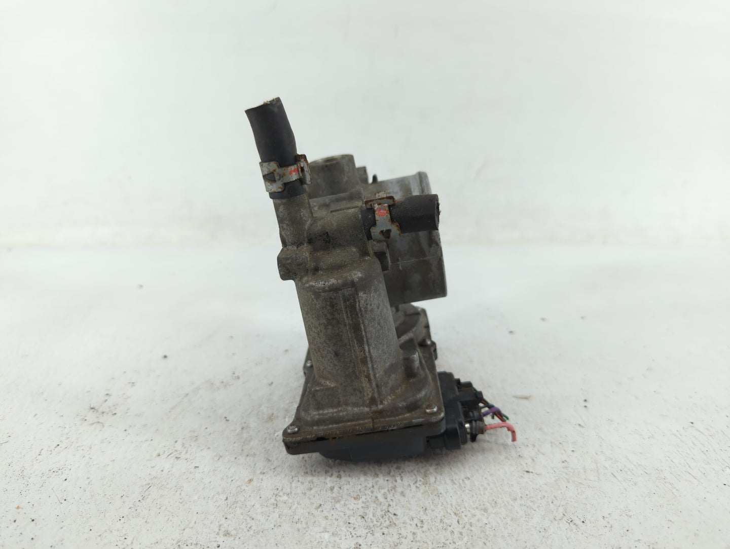2011-2019 Toyota Corolla Throttle Body P/N:22030-0T080 Fits Fits 2011 2012 2013 2014 2015 2016 2017 2018 2019 OEM Used Auto 