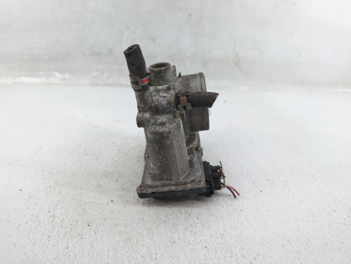 2011-2019 Toyota Corolla Throttle Body P/N:22030-0T080 Fits Fits 2011 2012 2013 2014 2015 2016 2017 2018 2019 OEM Used Auto 