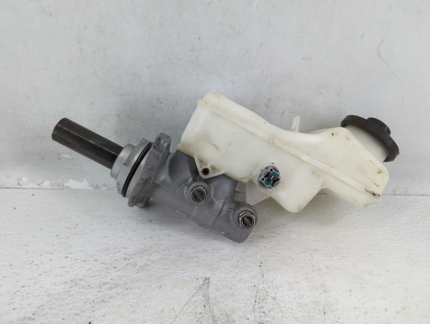 2014-2019 Toyota Corolla Brake Master Cylinder - Oemusedautoparts1.com
