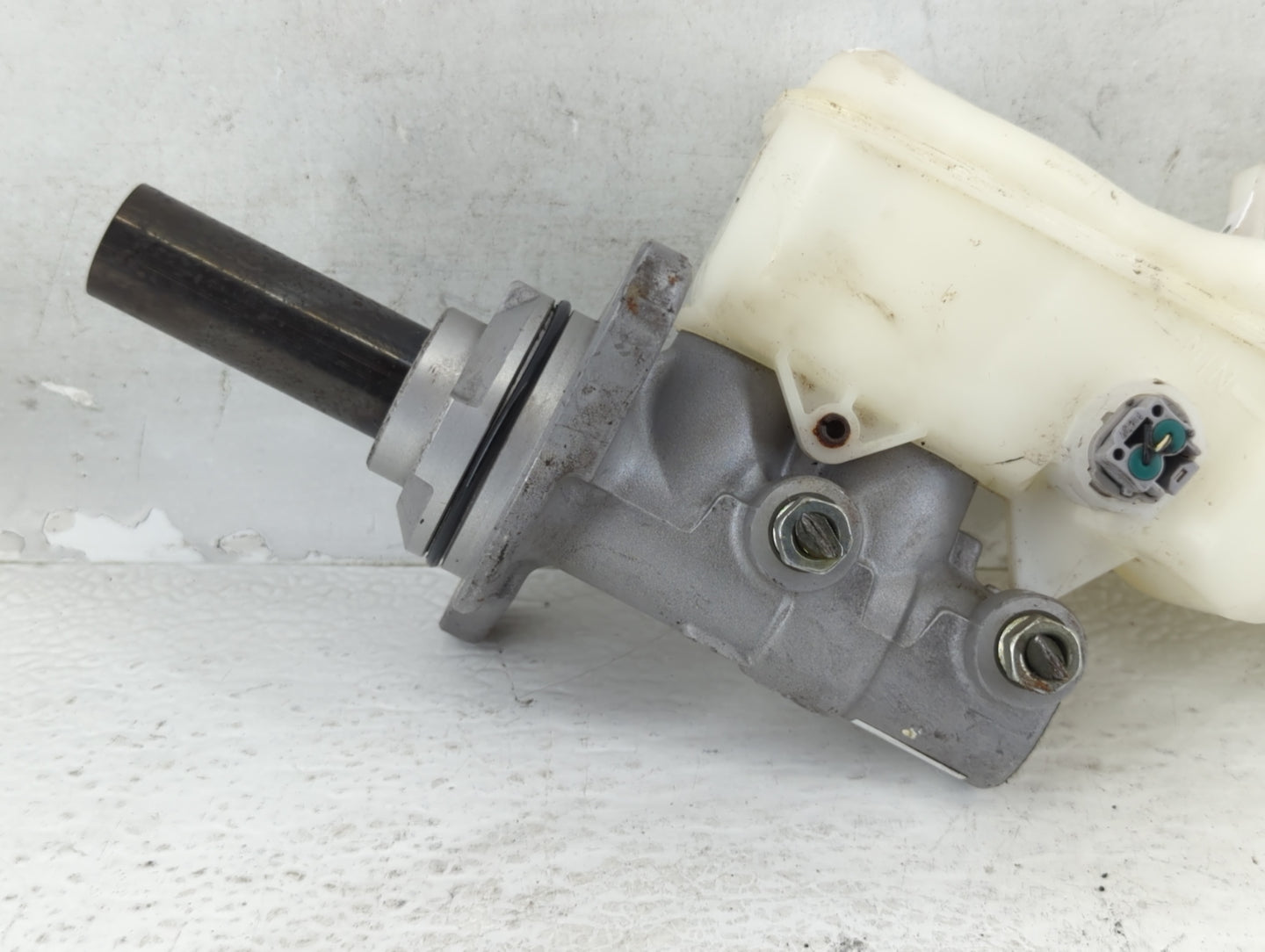 2014-2019 Toyota Corolla Brake Master Cylinder - Oemusedautoparts1.com