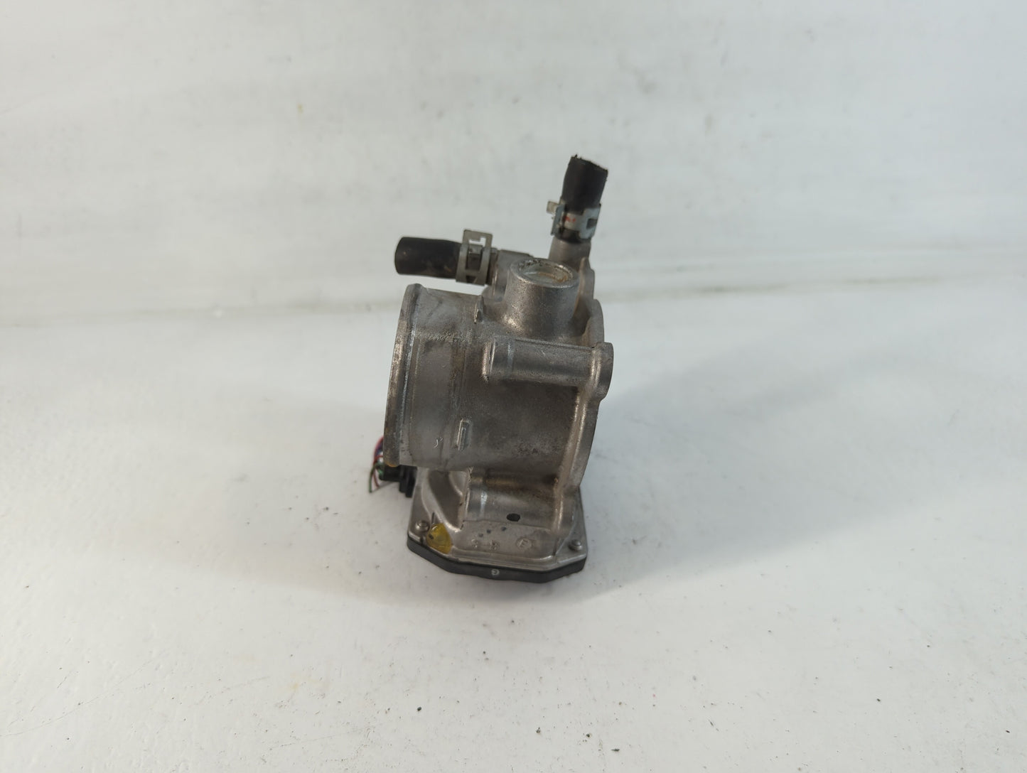 2011-2019 Toyota Corolla Throttle Body P/N:22030-0T080 Fits Fits 2011 2012 2013 2014 2015 2016 2017 2018 2019 OEM Used Auto 