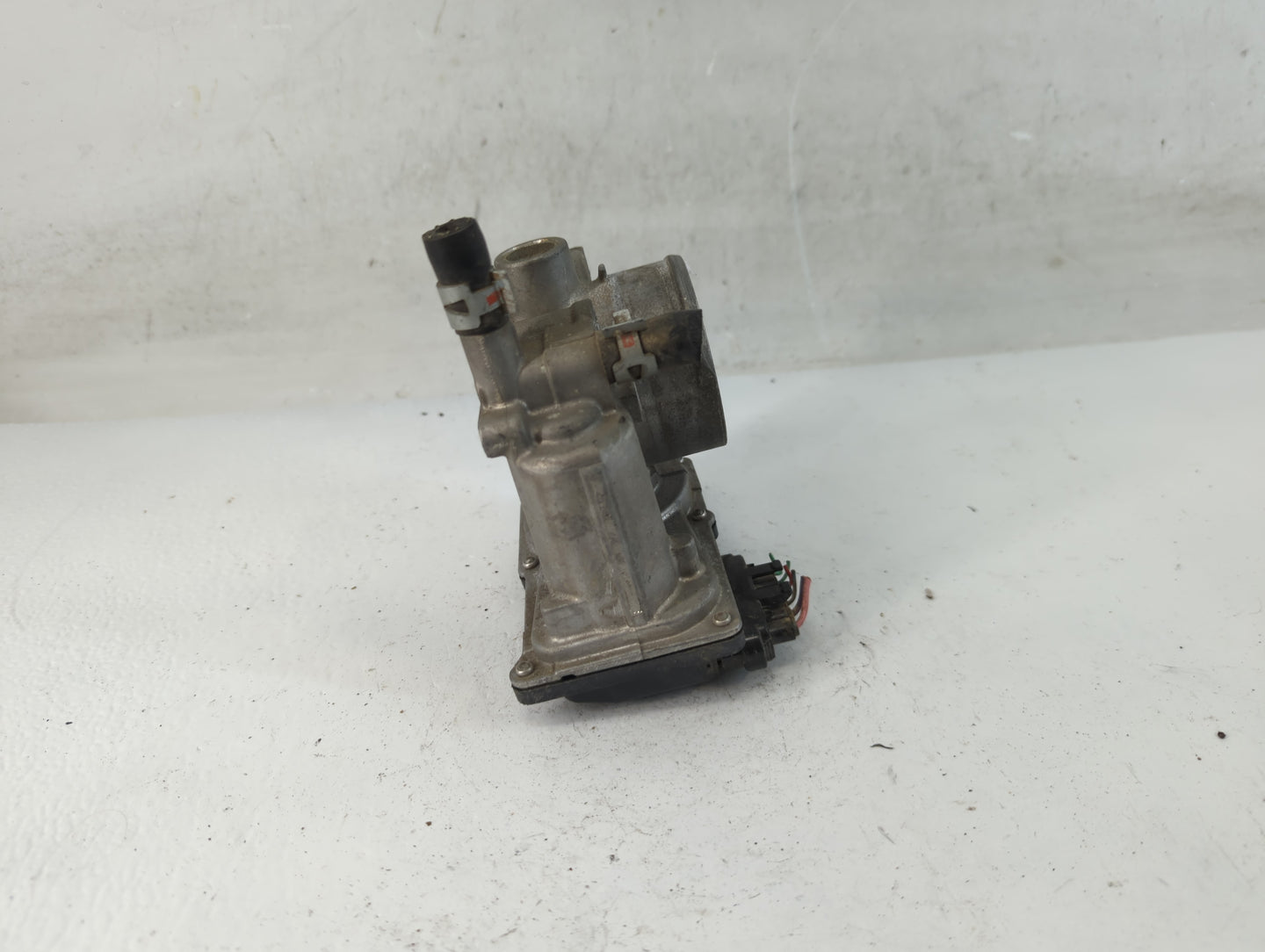 2011-2019 Toyota Corolla Throttle Body P/N:22030-0T080 Fits Fits 2011 2012 2013 2014 2015 2016 2017 2018 2019 OEM Used Auto 