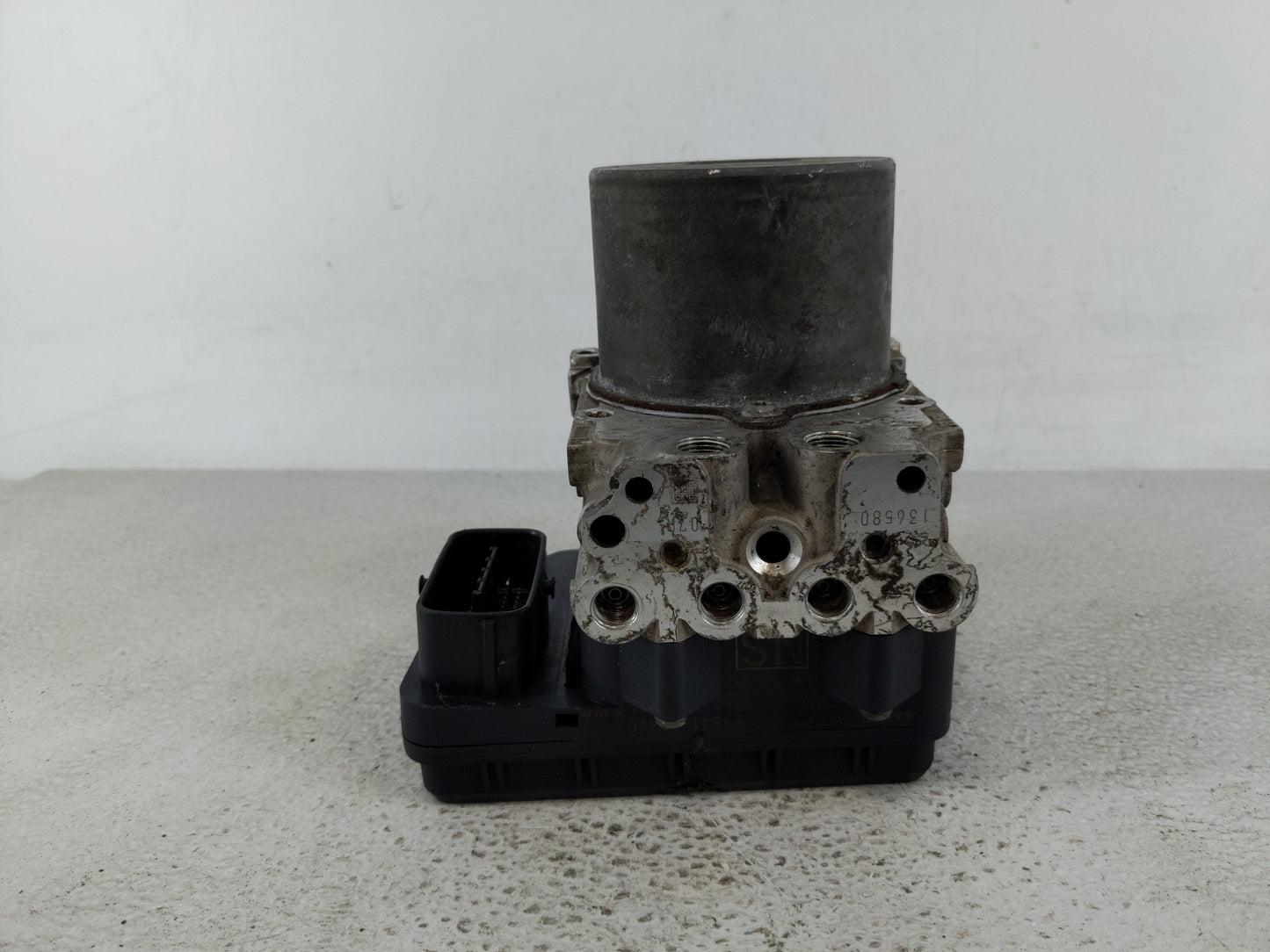 2014-2016 Toyota Highlander ABS Pump Control Module Replacement P/N:44540-0E060 Fits Fits 2014 2015 2016 OEM Used Auto Parts