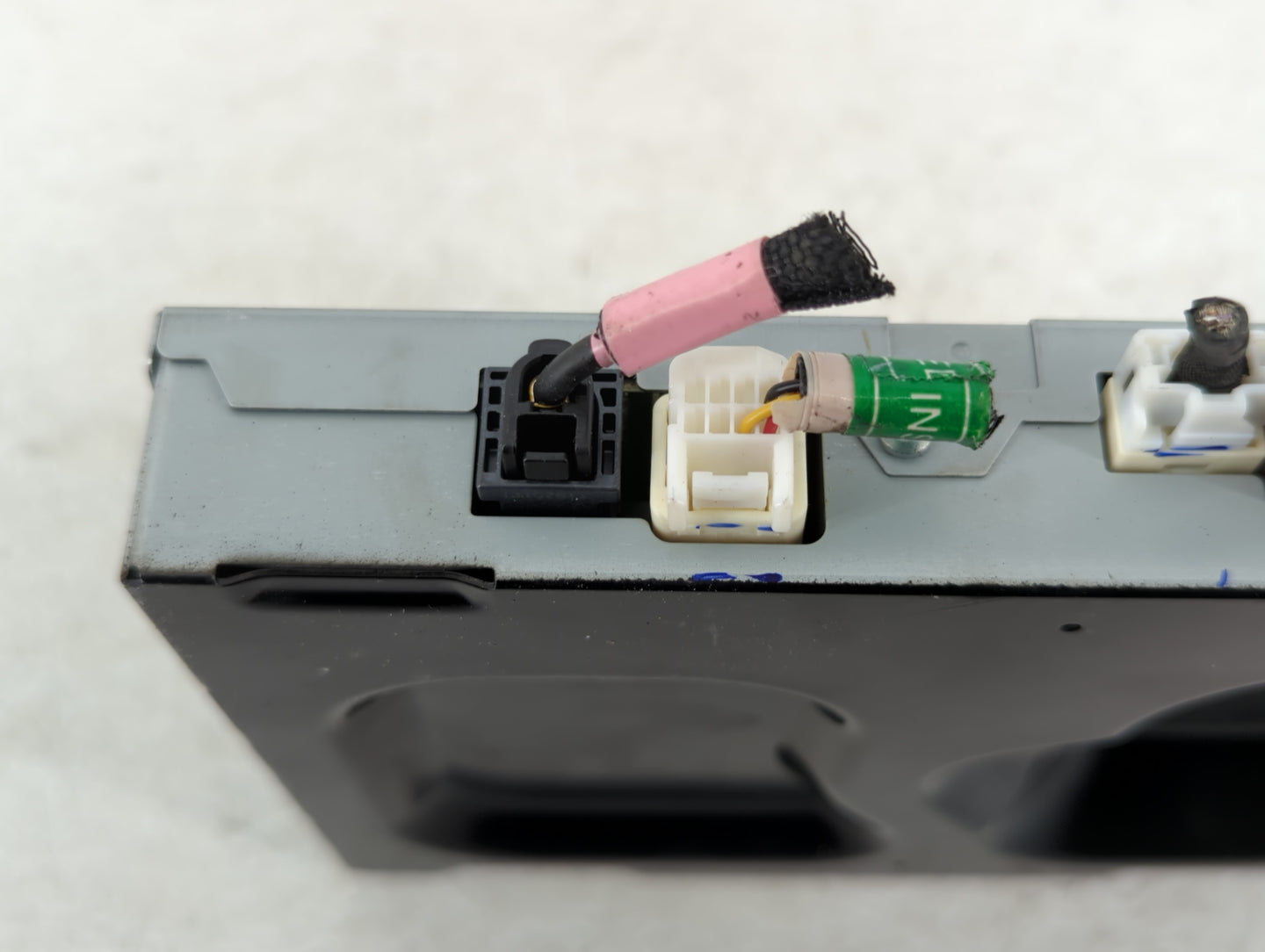 2014-2019 Toyota Highlander Radio AM FM Cd Player Receiver Replacement P/N:86180-0E011 Fits OEM Used Auto Parts - Oemusedaut