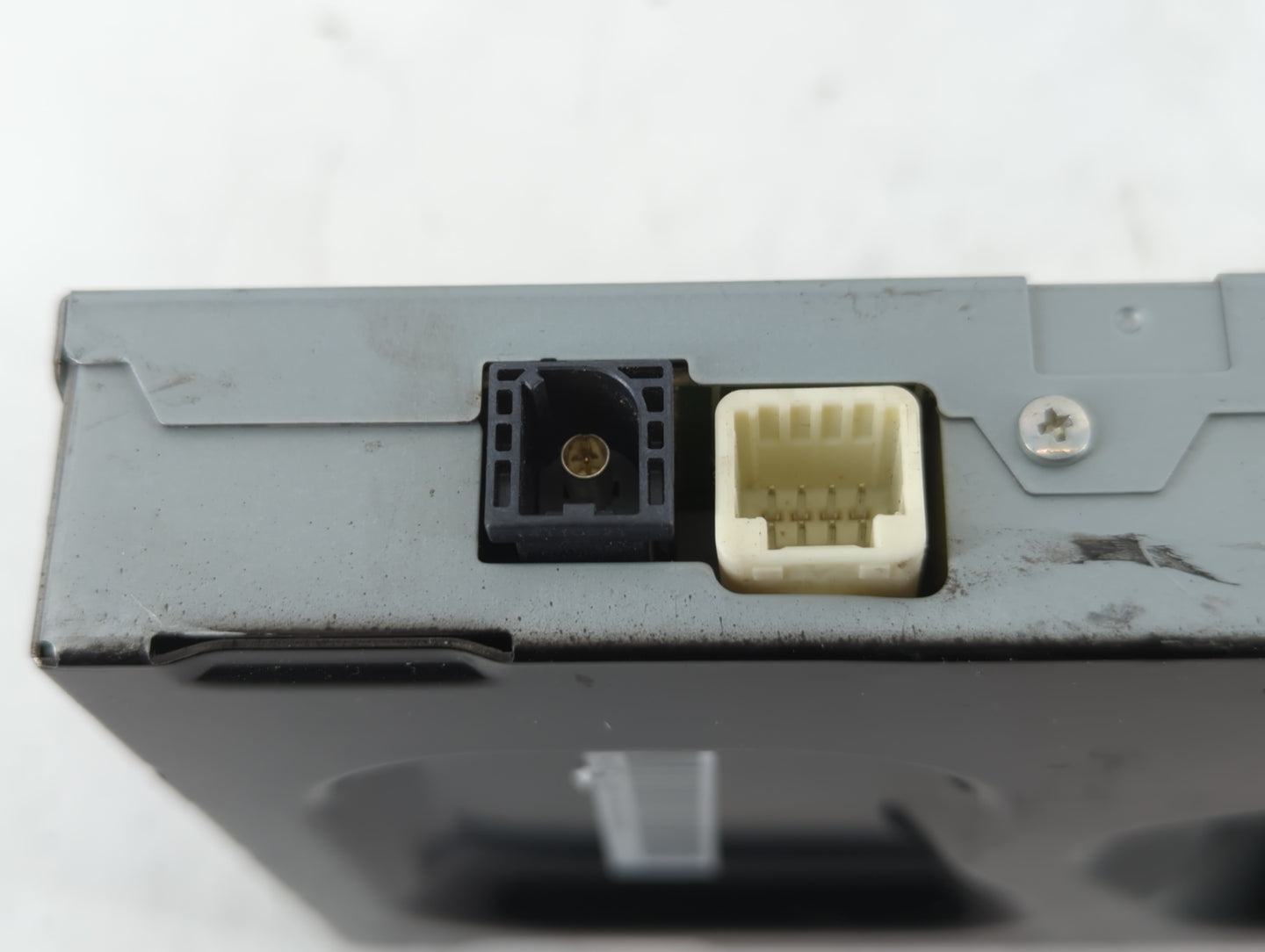 2014-2019 Toyota Highlander Radio AM FM Cd Player Receiver Replacement P/N:86180-0E011 Fits OEM Used Auto Parts - Oemusedaut