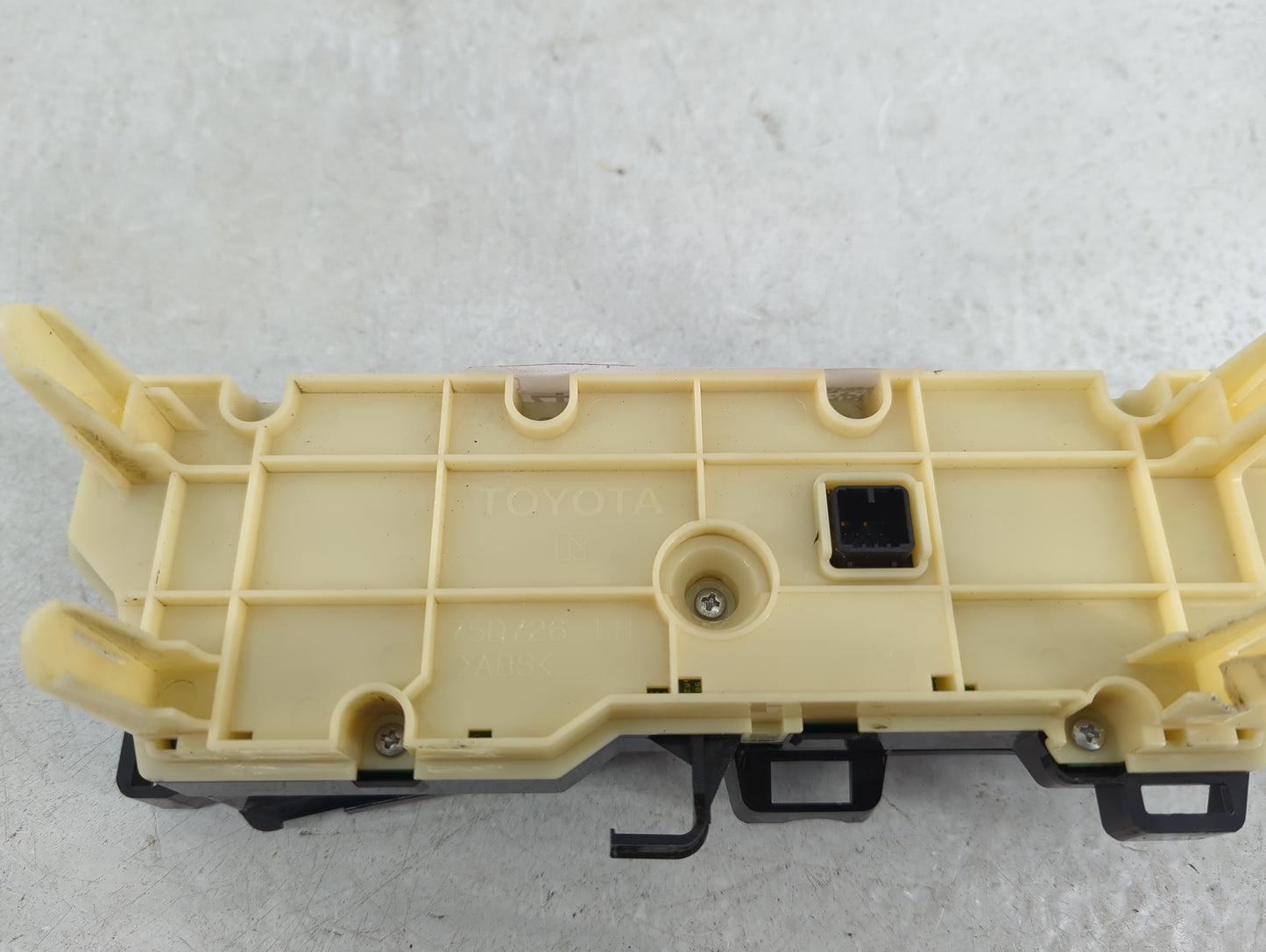 2012 Toyota Prius Climate Control Module Temperature AC/Heater Replacement P/N:75D726 Fits OEM Used Auto Parts - Oemusedauto