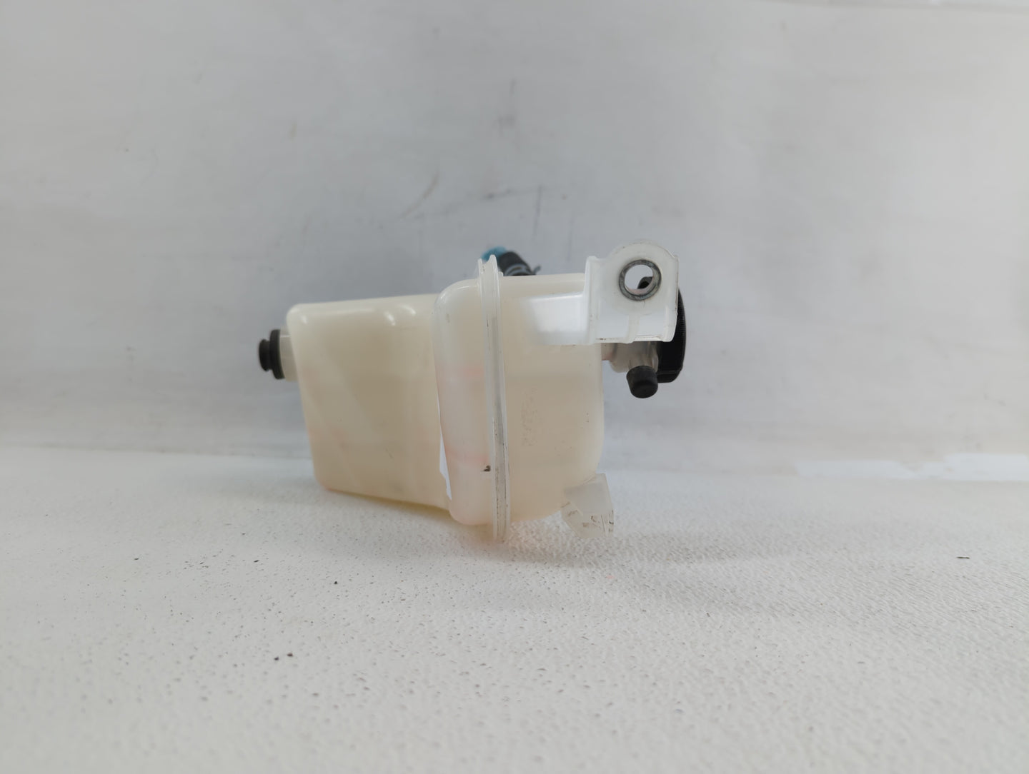 2012-2015 Toyota Prius Windshield Washer Fluid Reservoir Bottle Oem - Oemusedautoparts1.com