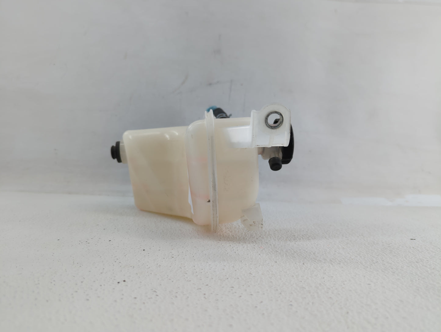 2012-2015 Toyota Prius Windshield Washer Fluid Reservoir Bottle Oem - Oemusedautoparts1.com
