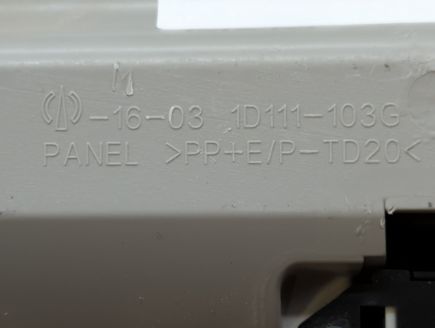 2014 Toyota Prius Overhead Roof Console - Oemusedautoparts1.com