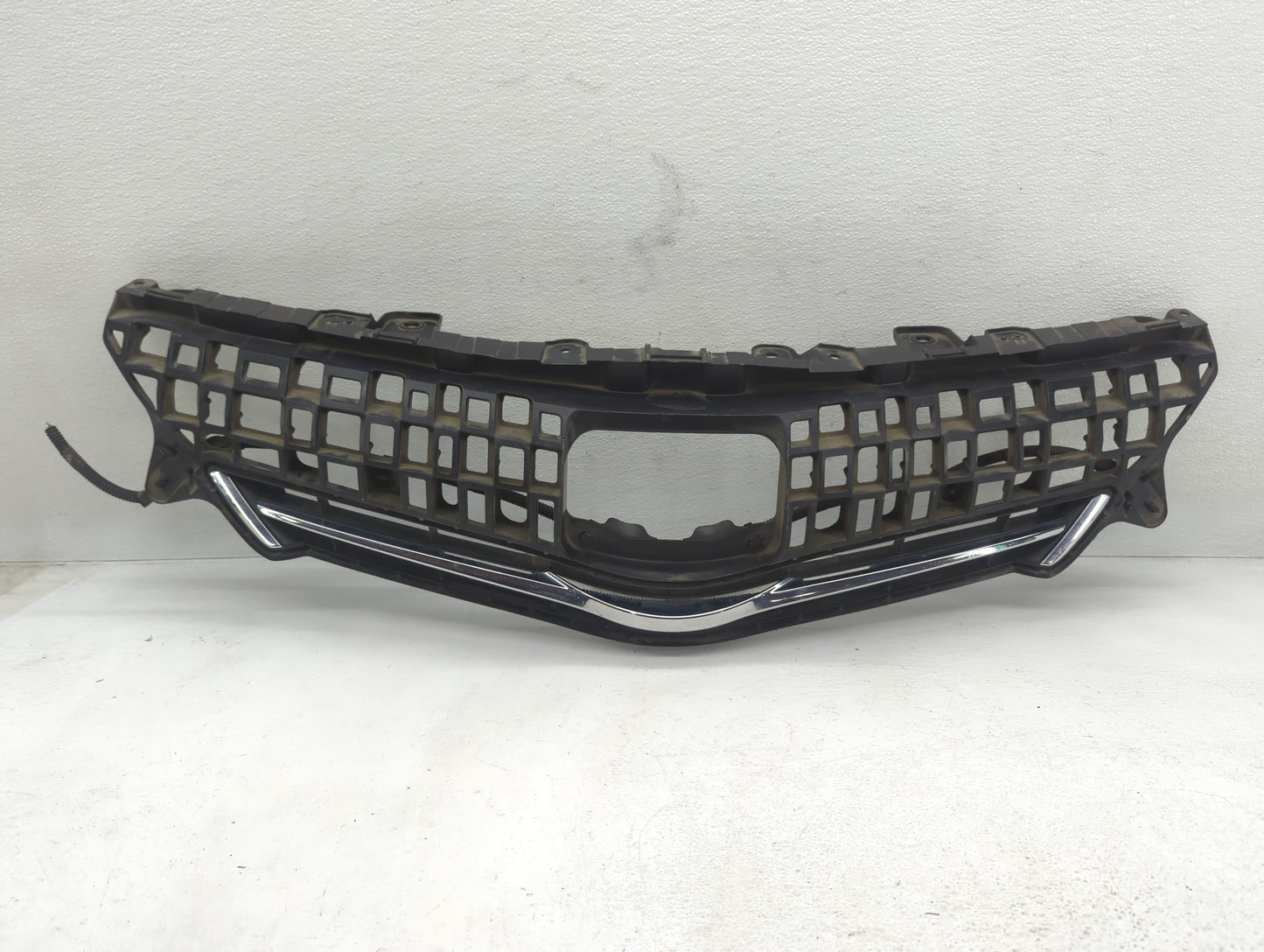 Toyota Prius Front Grille Bumper Not Included - Oemusedautoparts1.com