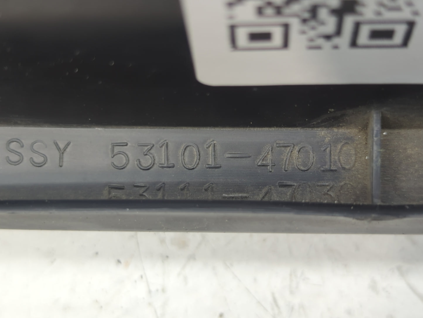 Toyota Prius Front Grille Bumper Not Included - Oemusedautoparts1.com