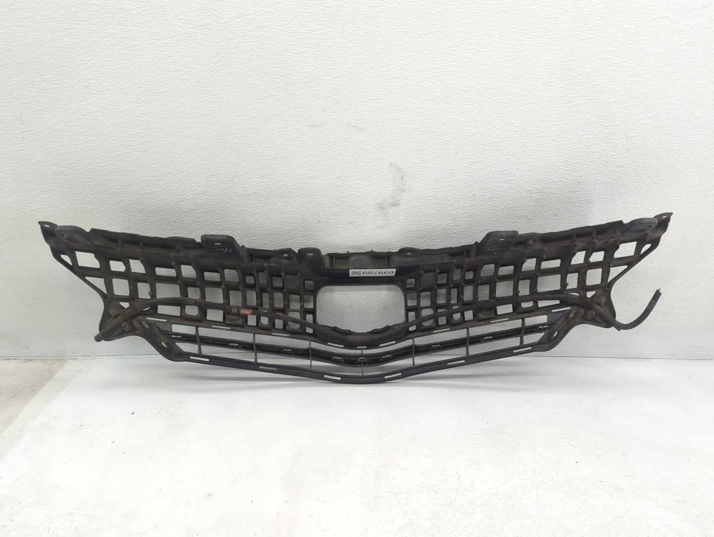 Toyota Prius Front Grille Bumper Not Included - Oemusedautoparts1.com