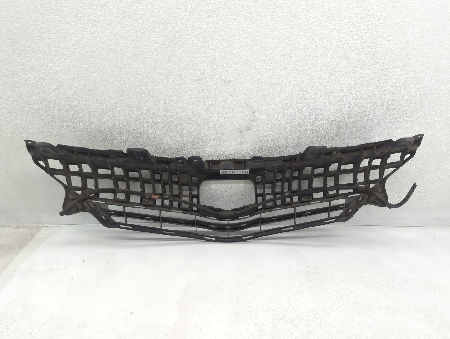 Toyota Prius Front Grille Bumper Not Included - Oemusedautoparts1.com