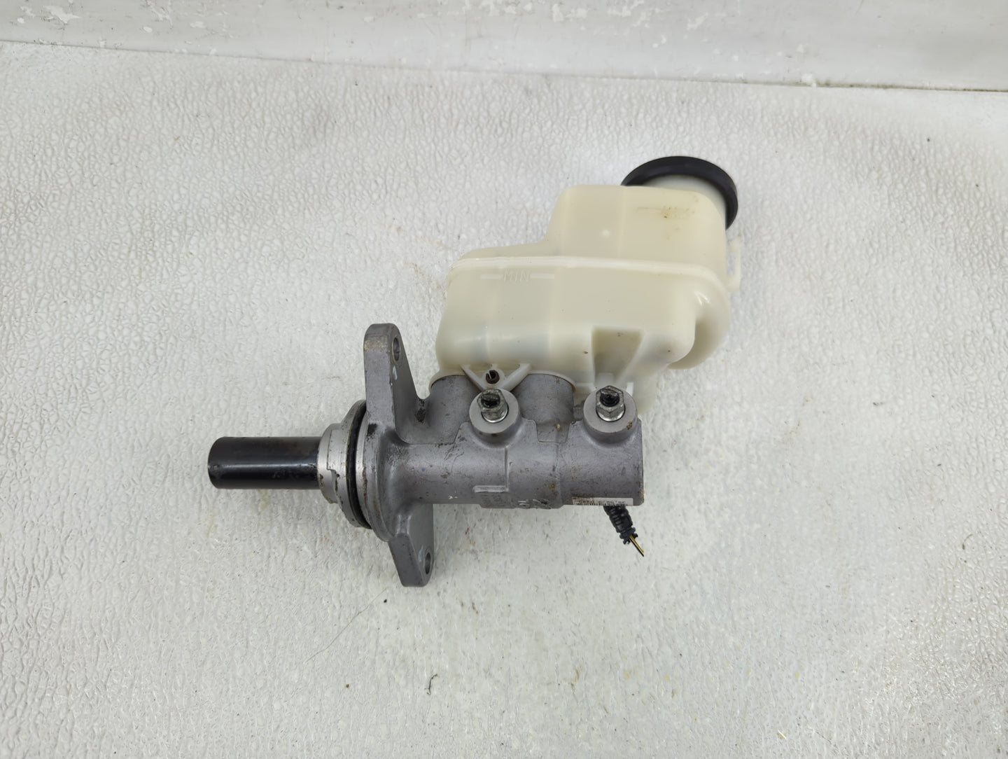 2013-2018 Toyota Rav4 Brake Master Cylinder - Oemusedautoparts1.com
