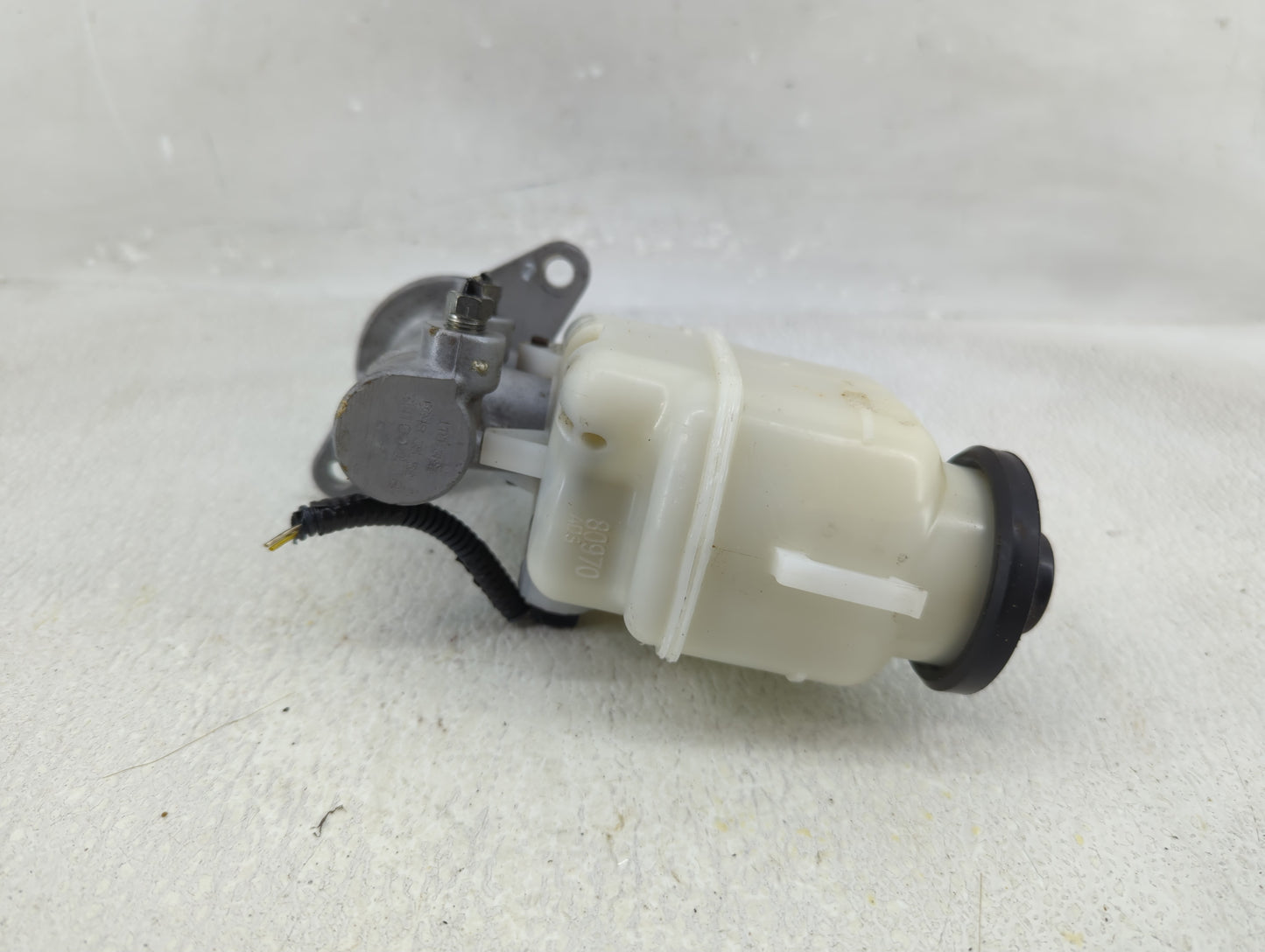 2013-2018 Toyota Rav4 Brake Master Cylinder - Oemusedautoparts1.com