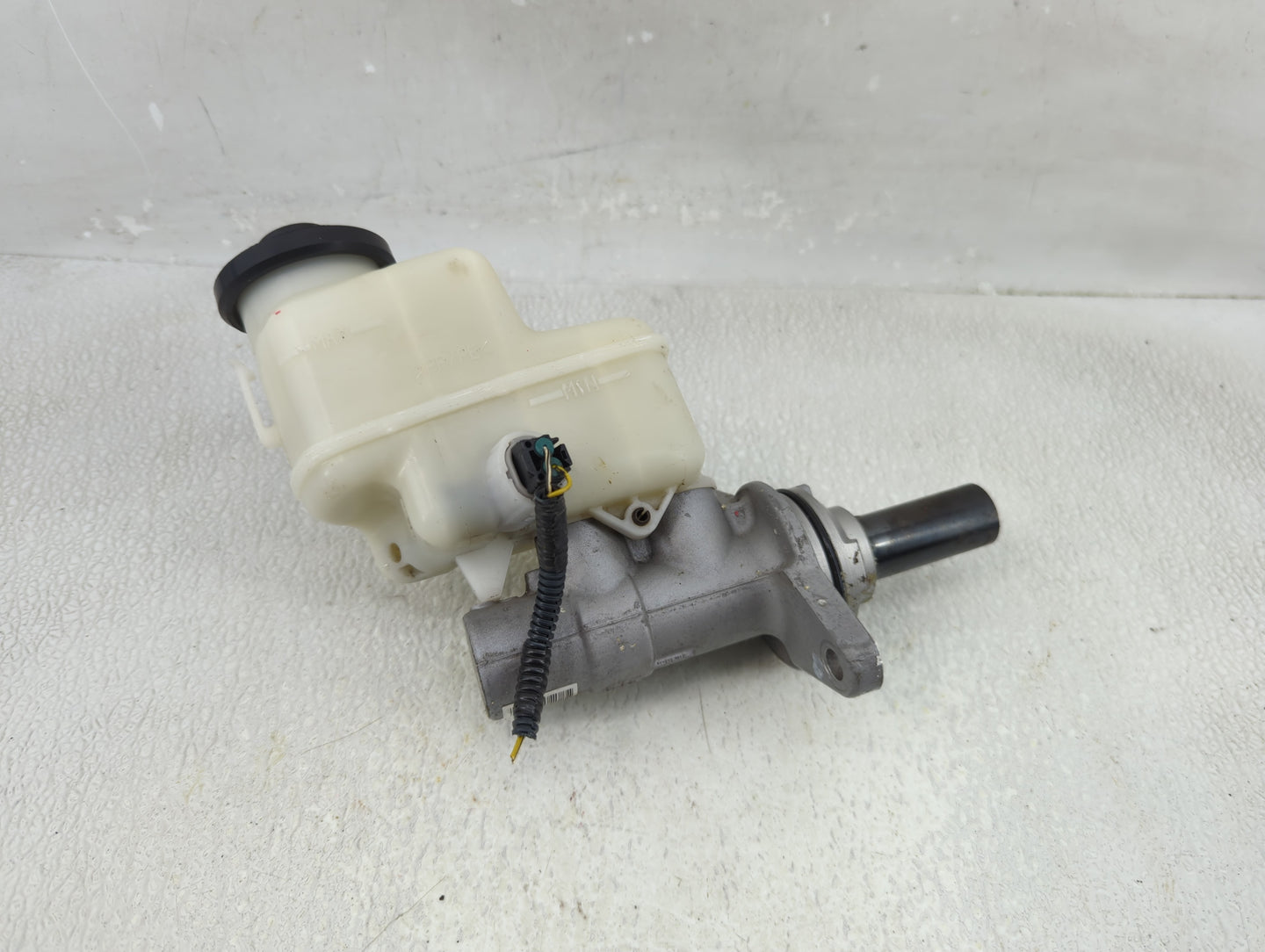 2013-2018 Toyota Rav4 Brake Master Cylinder - Oemusedautoparts1.com