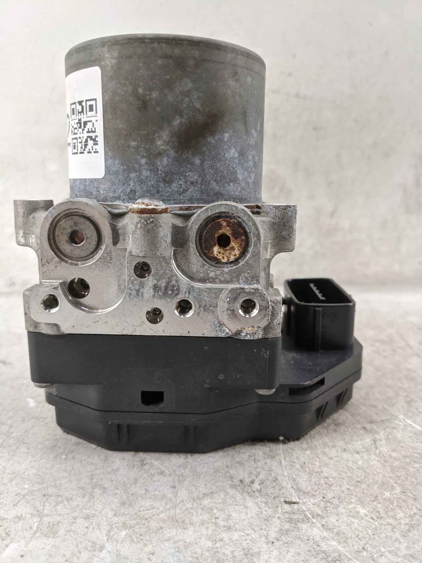 2013-2014 Toyota Rav4 ABS Pump Control Module Replacement Fits Fits 2013 2014 OEM Used Auto Parts - Oemusedautoparts1.com