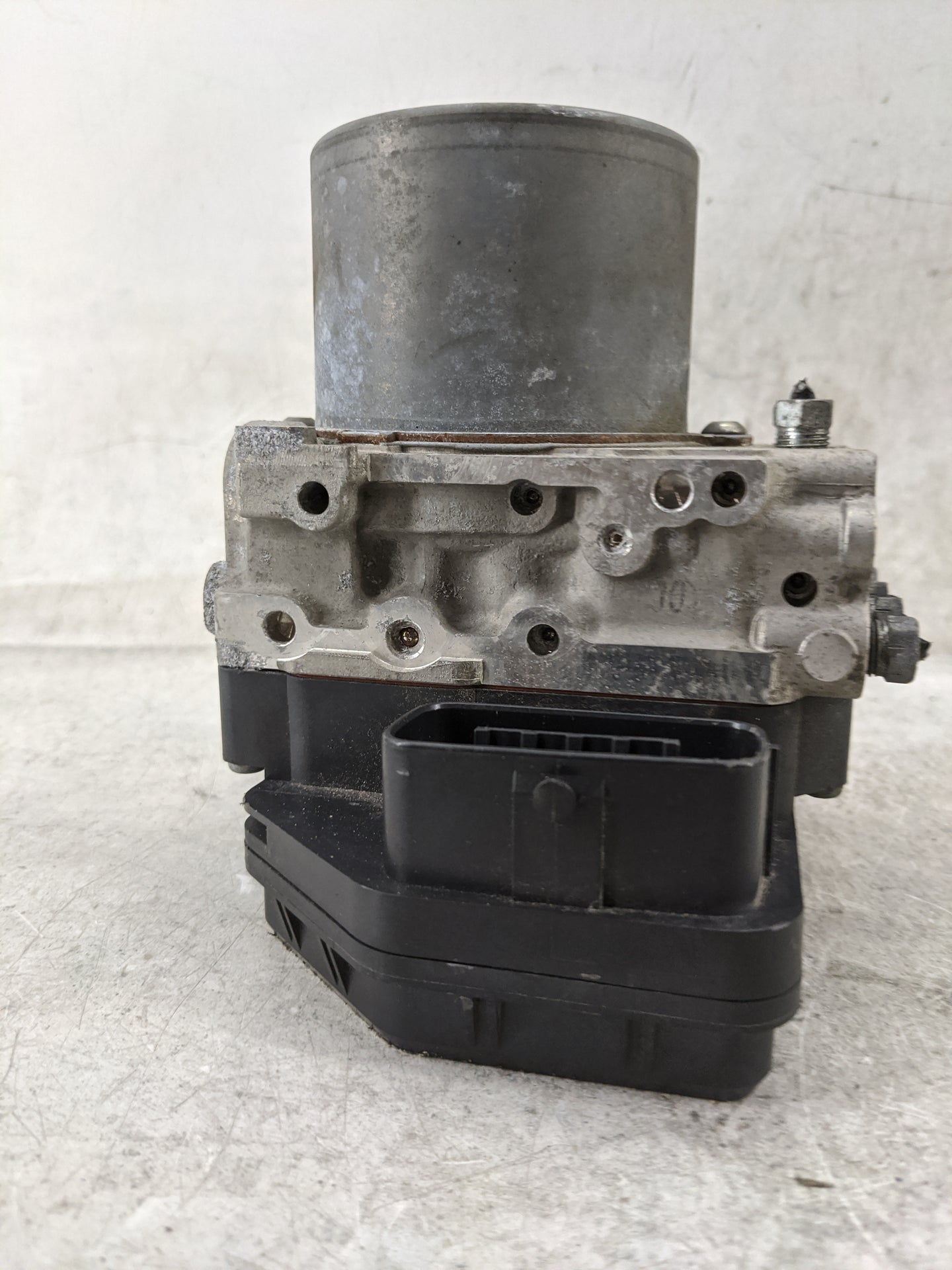 2013-2014 Toyota Rav4 ABS Pump Control Module Replacement Fits Fits 2013 2014 OEM Used Auto Parts - Oemusedautoparts1.com