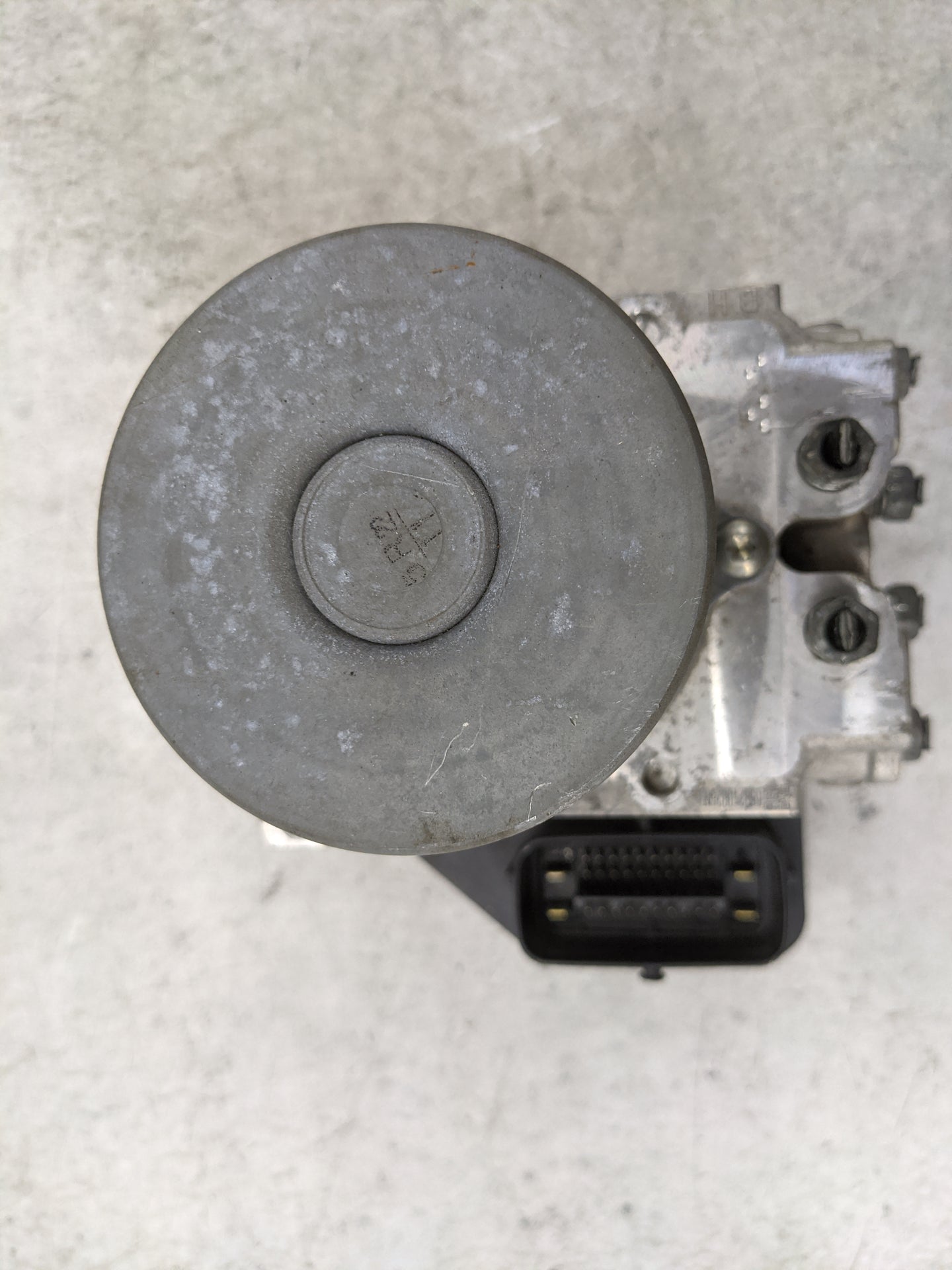 2013-2014 Toyota Rav4 ABS Pump Control Module Replacement Fits Fits 2013 2014 OEM Used Auto Parts - Oemusedautoparts1.com