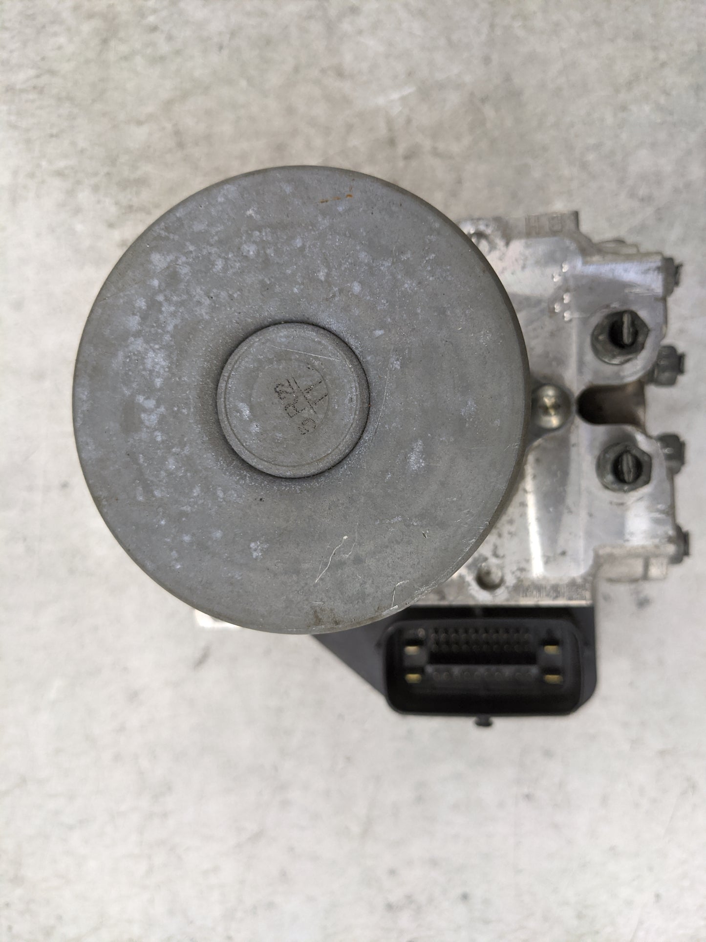 2013-2014 Toyota Rav4 ABS Pump Control Module Replacement Fits Fits 2013 2014 OEM Used Auto Parts - Oemusedautoparts1.com