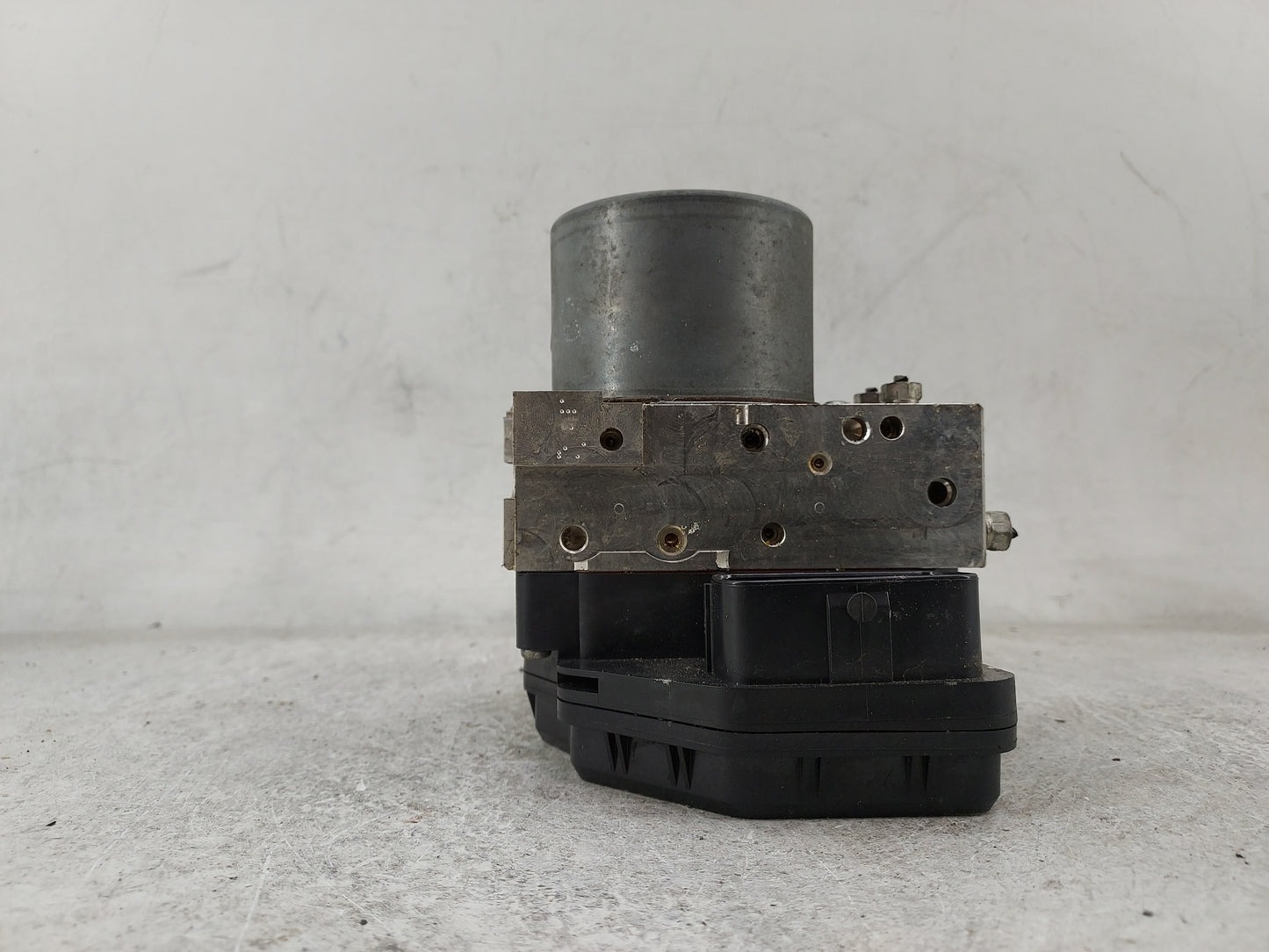 2013-2014 Toyota Rav4 ABS Pump Control Module Replacement P/N:89541-0R061 116040-36450 Fits Fits 2013 2014 OEM Used Auto Par