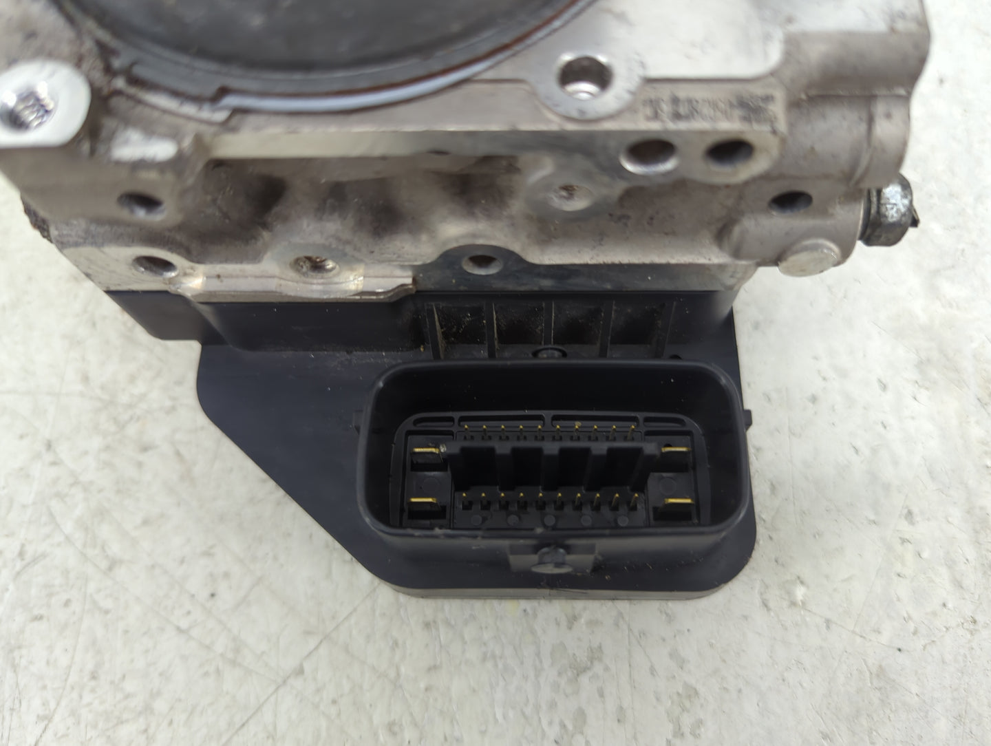 2013-2014 Toyota Rav4 ABS Pump Control Module Replacement Fits Fits 2013 2014 OEM Used Auto Parts - Oemusedautoparts1.com