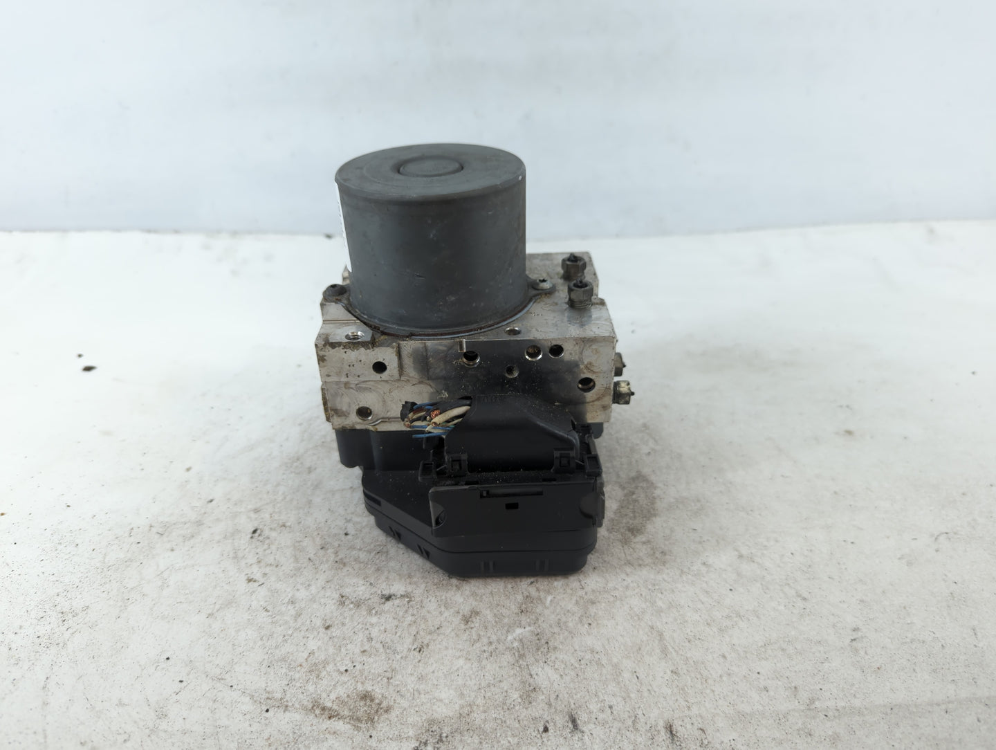 2013-2014 Toyota Rav4 ABS Pump Control Module Replacement P/N:16040-36450 Fits Fits 2013 2014 OEM Used Auto Parts - Oemuseda