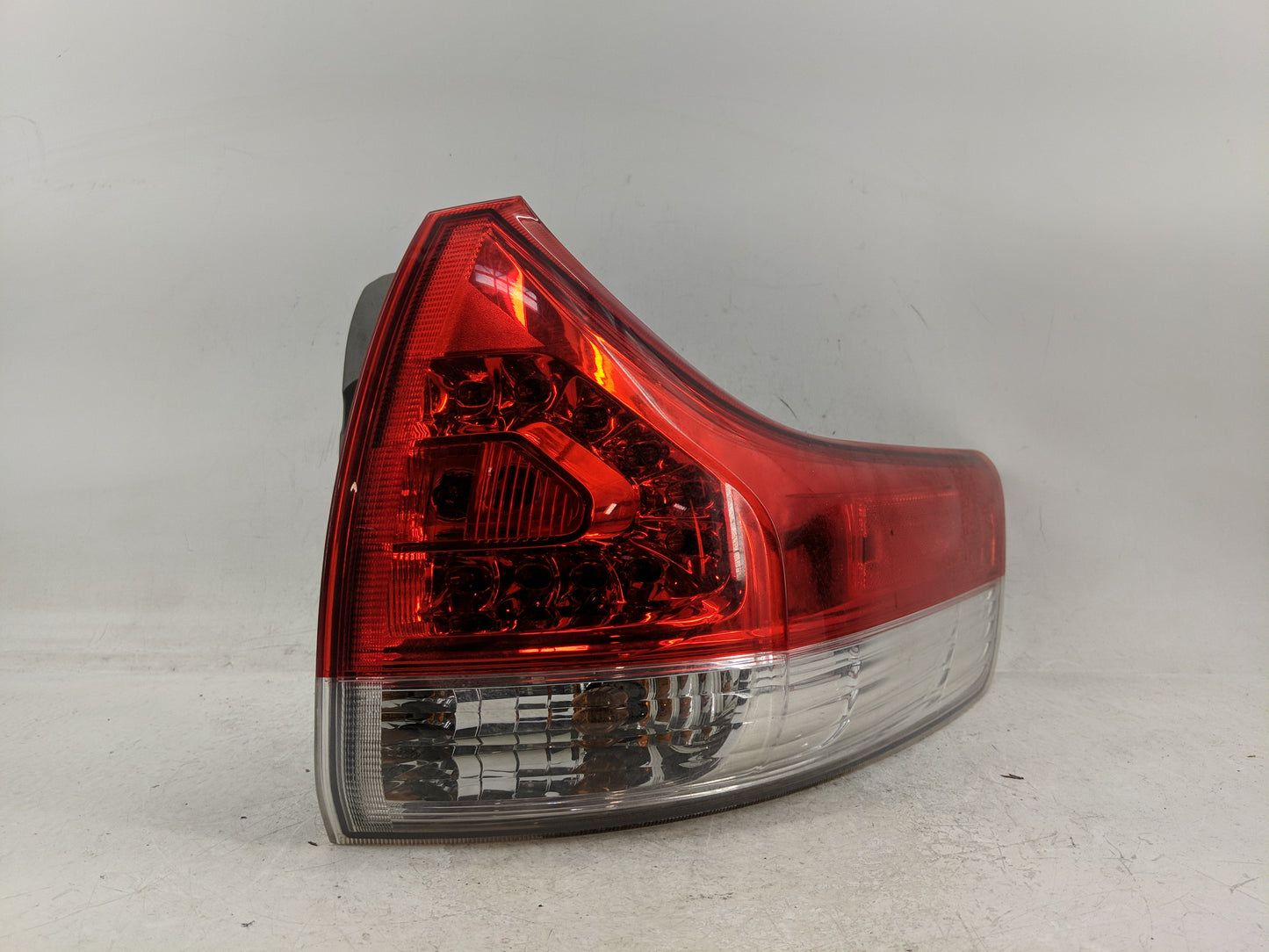 2011-2014 Toyota Sienna Tail Light Assembly Passenger Right OEM Fits Fits 2011 2012 2013 2014 OEM Used Auto Parts - Oemuseda