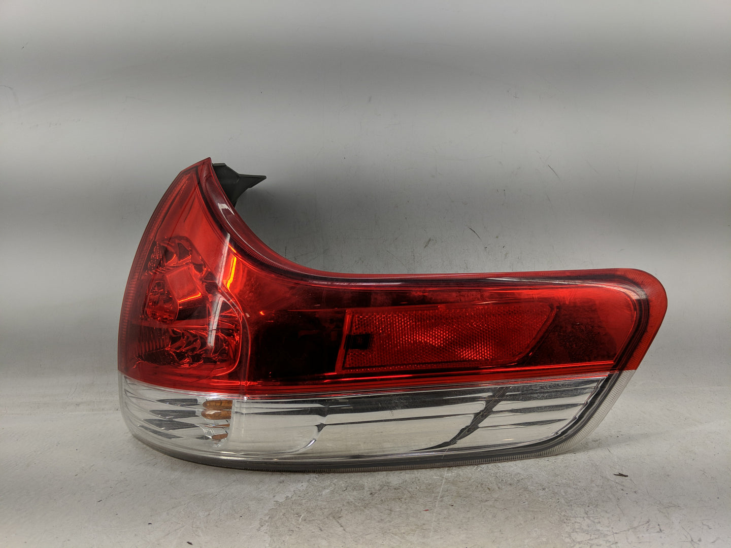2011-2014 Toyota Sienna Tail Light Assembly Passenger Right OEM Fits Fits 2011 2012 2013 2014 OEM Used Auto Parts - Oemuseda