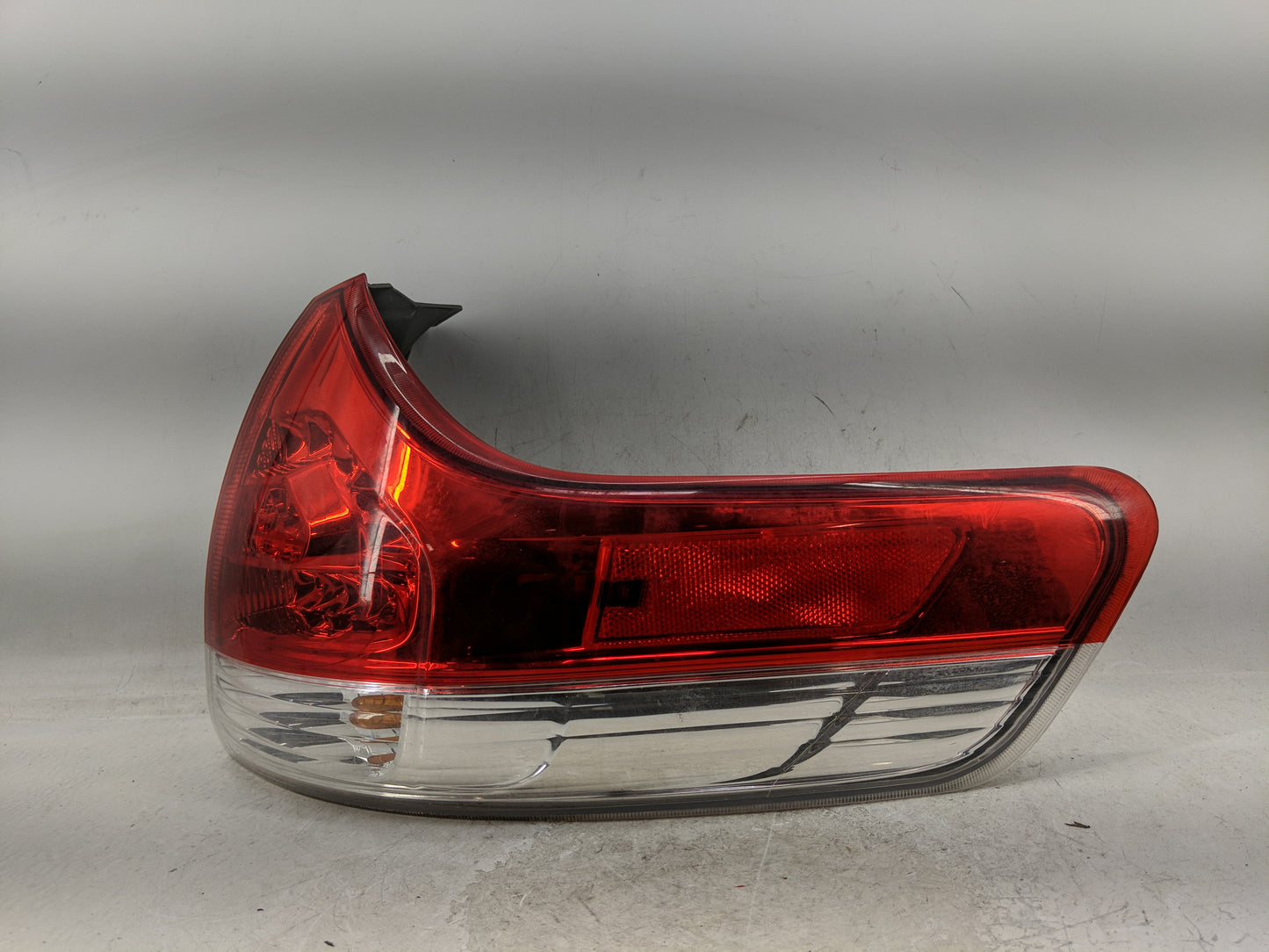 2011-2014 Toyota Sienna Tail Light Assembly Passenger Right OEM Fits Fits 2011 2012 2013 2014 OEM Used Auto Parts - Oemuseda
